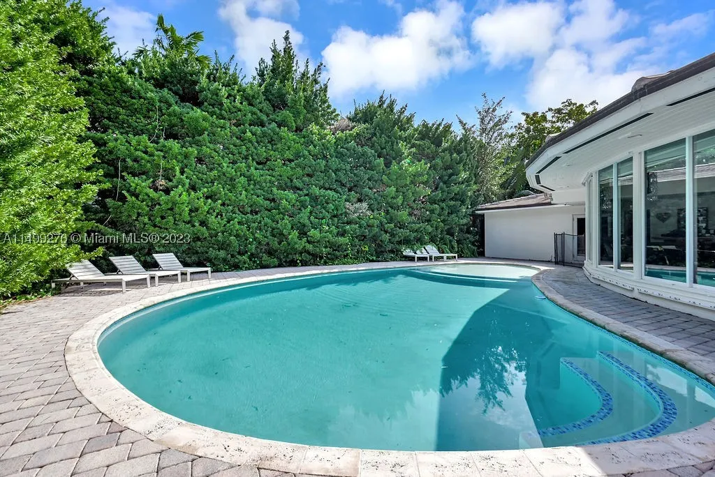61 Camden Ct