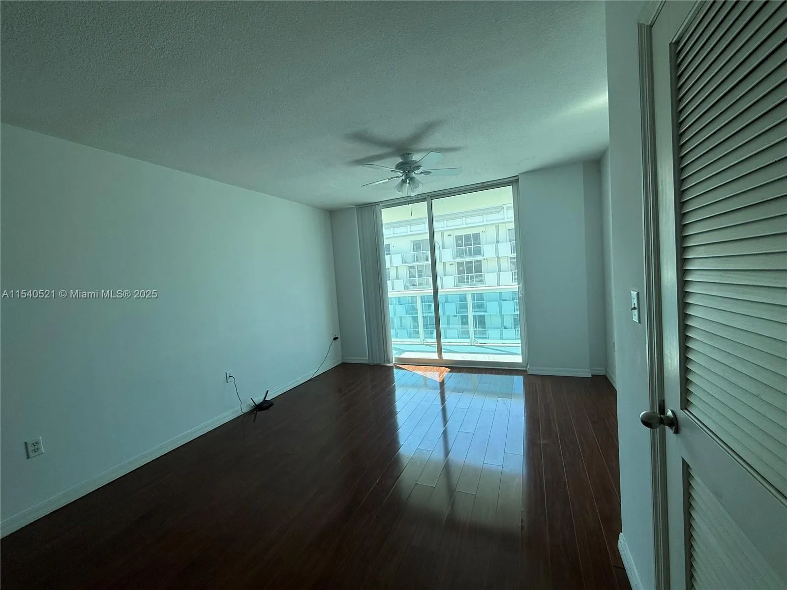 9201 Collins Ave, #1023
