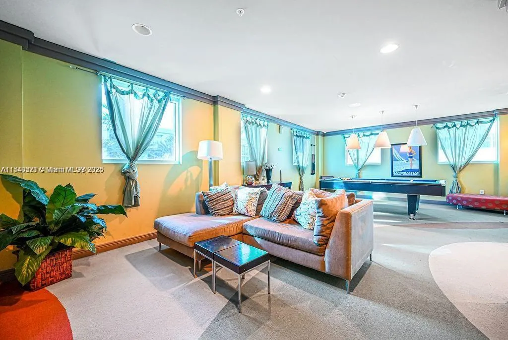 9201 Collins Ave, #1023
