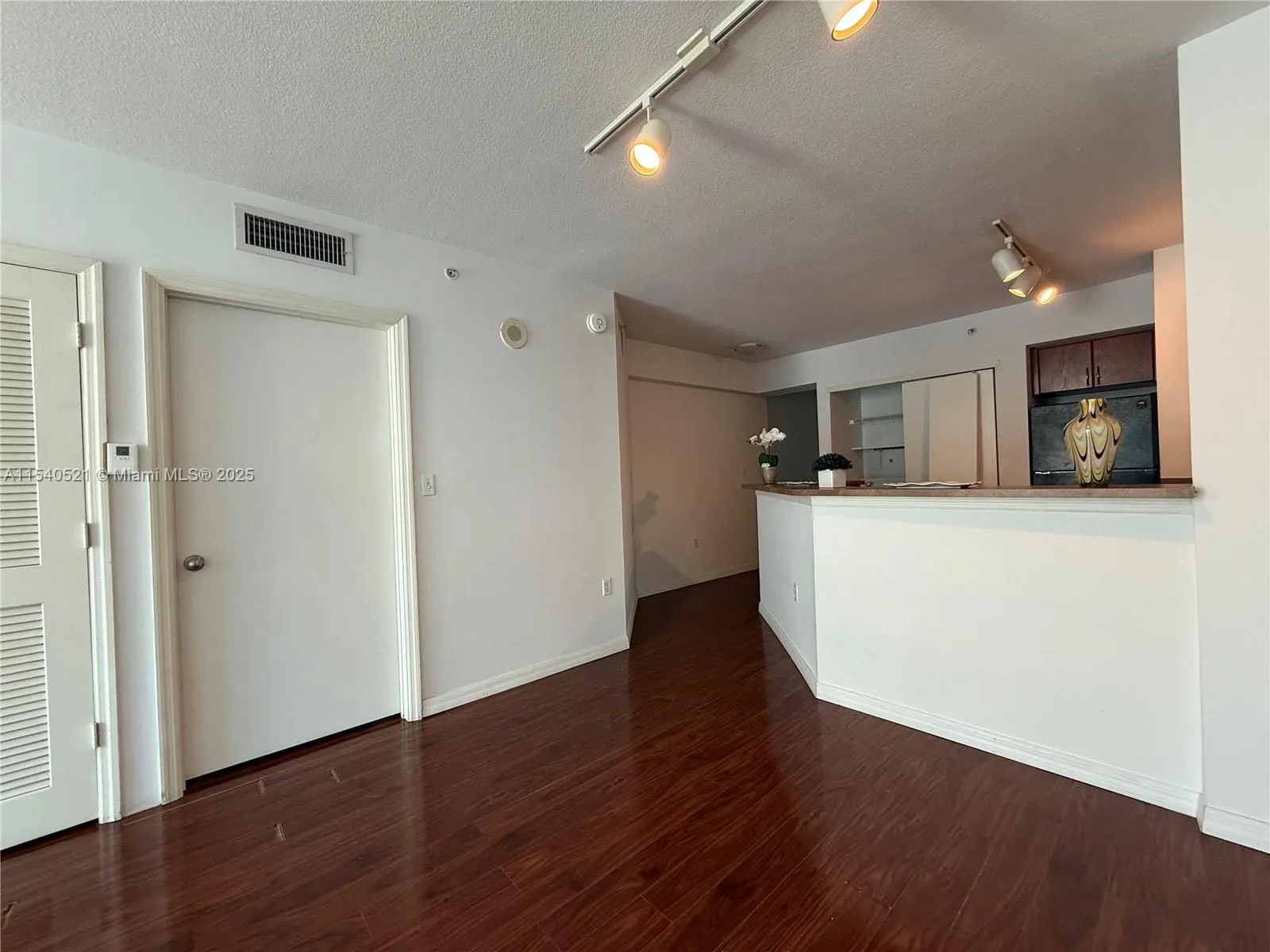 9201 Collins Ave #1023