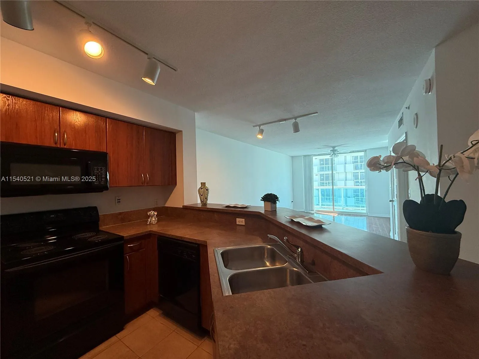 9201 Collins Ave, #1023