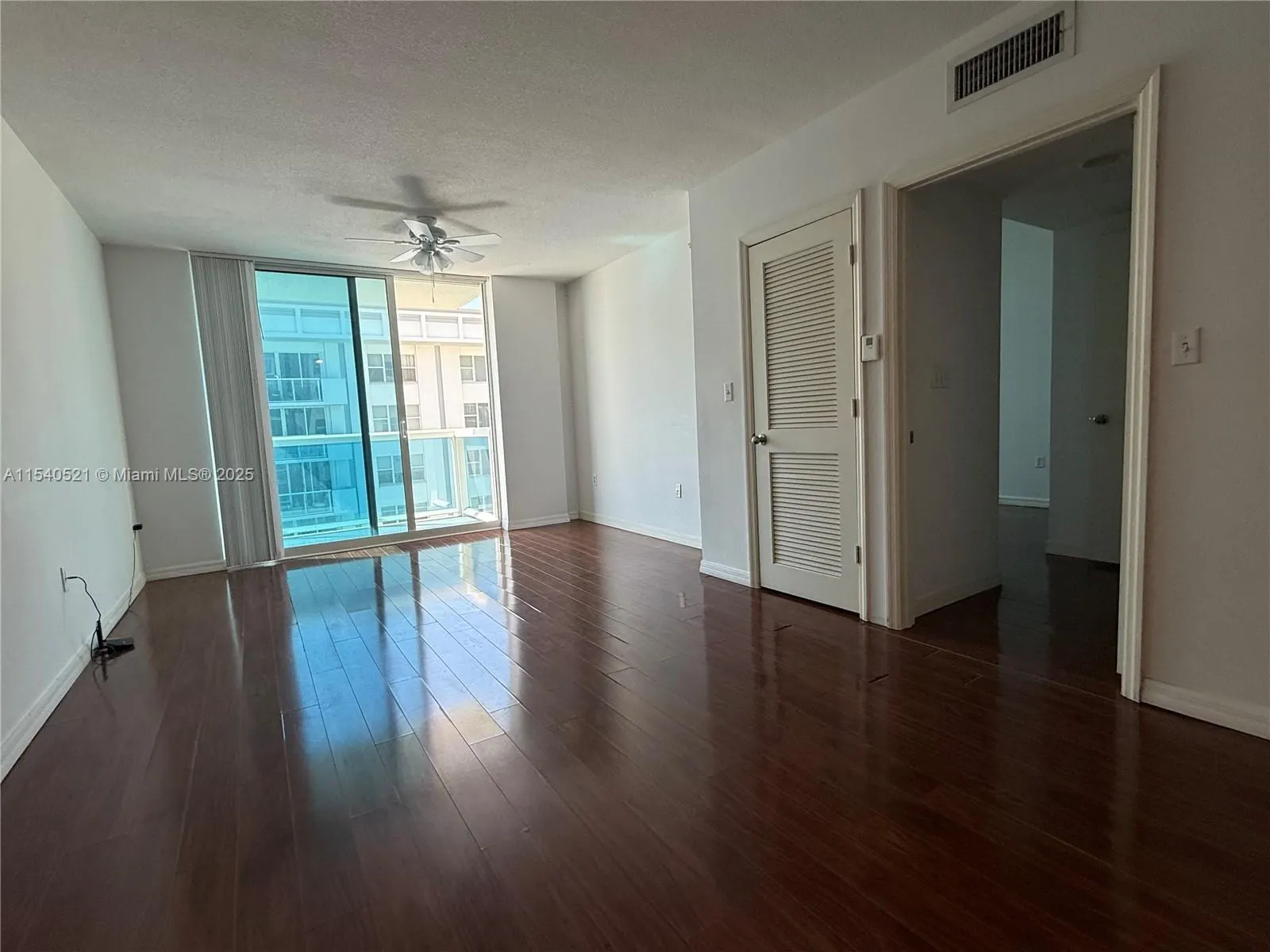 9201 Collins Ave, #1023