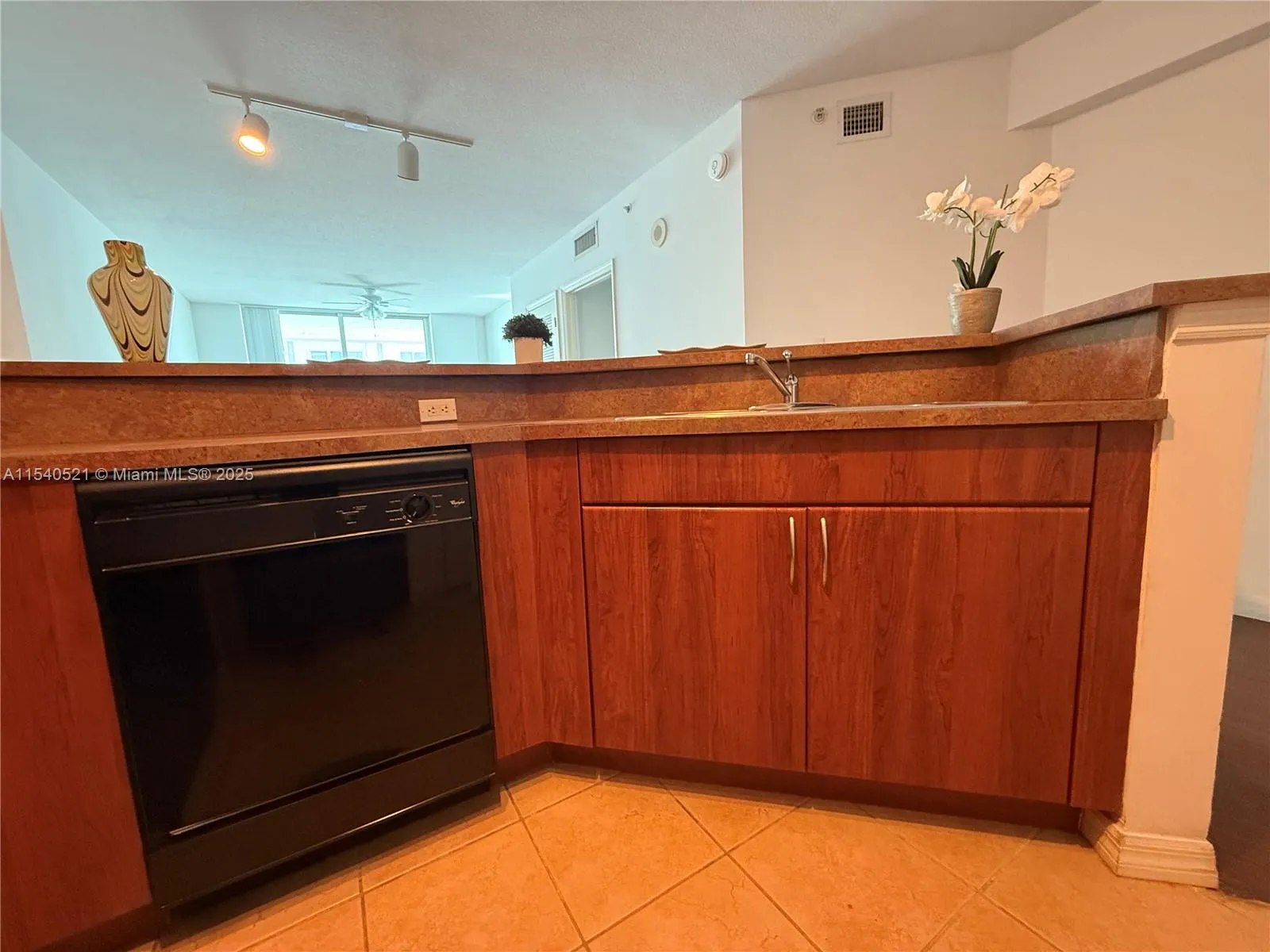 9201 Collins Ave, #1023