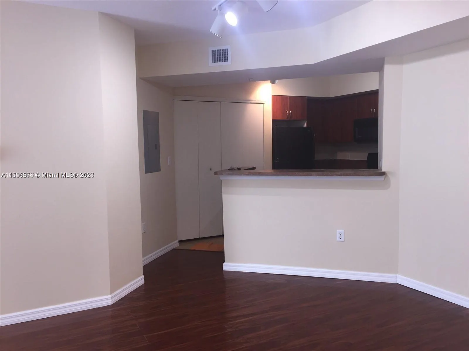9201 Collins Ave #724