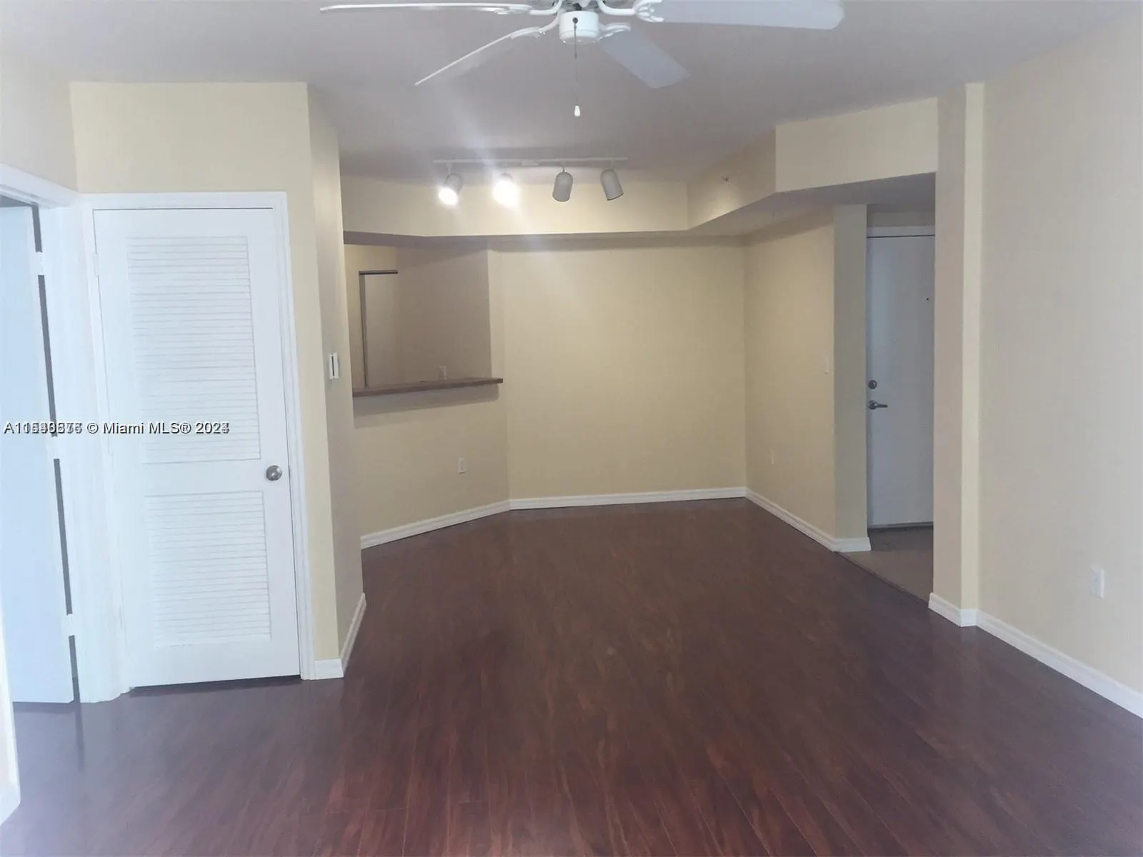 9201 Collins Ave #724