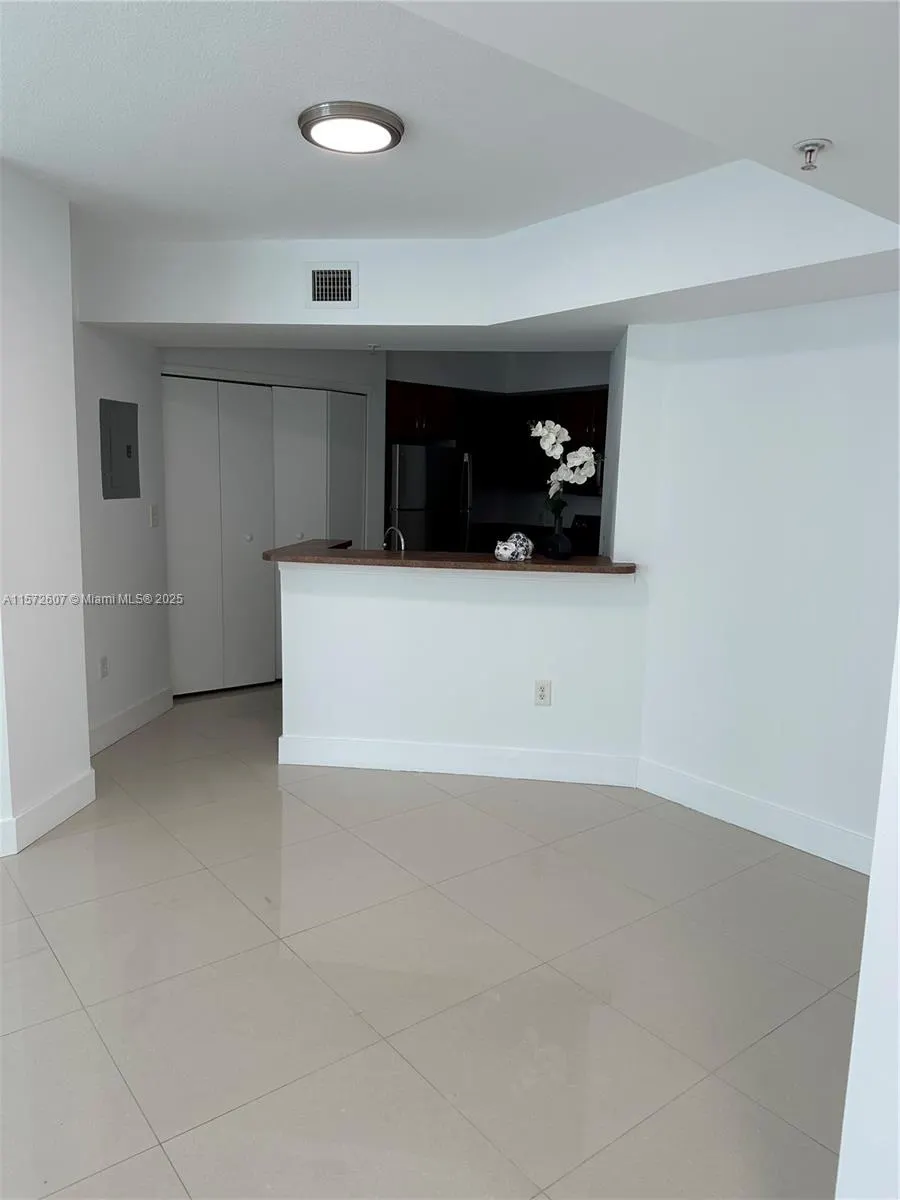 9201 Collins Ave #524