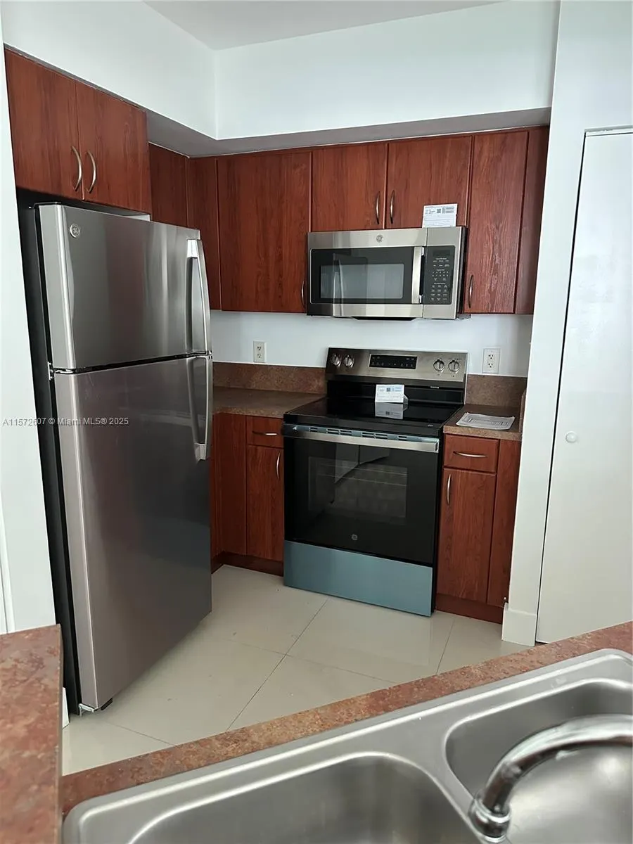 9201 Collins Ave #524