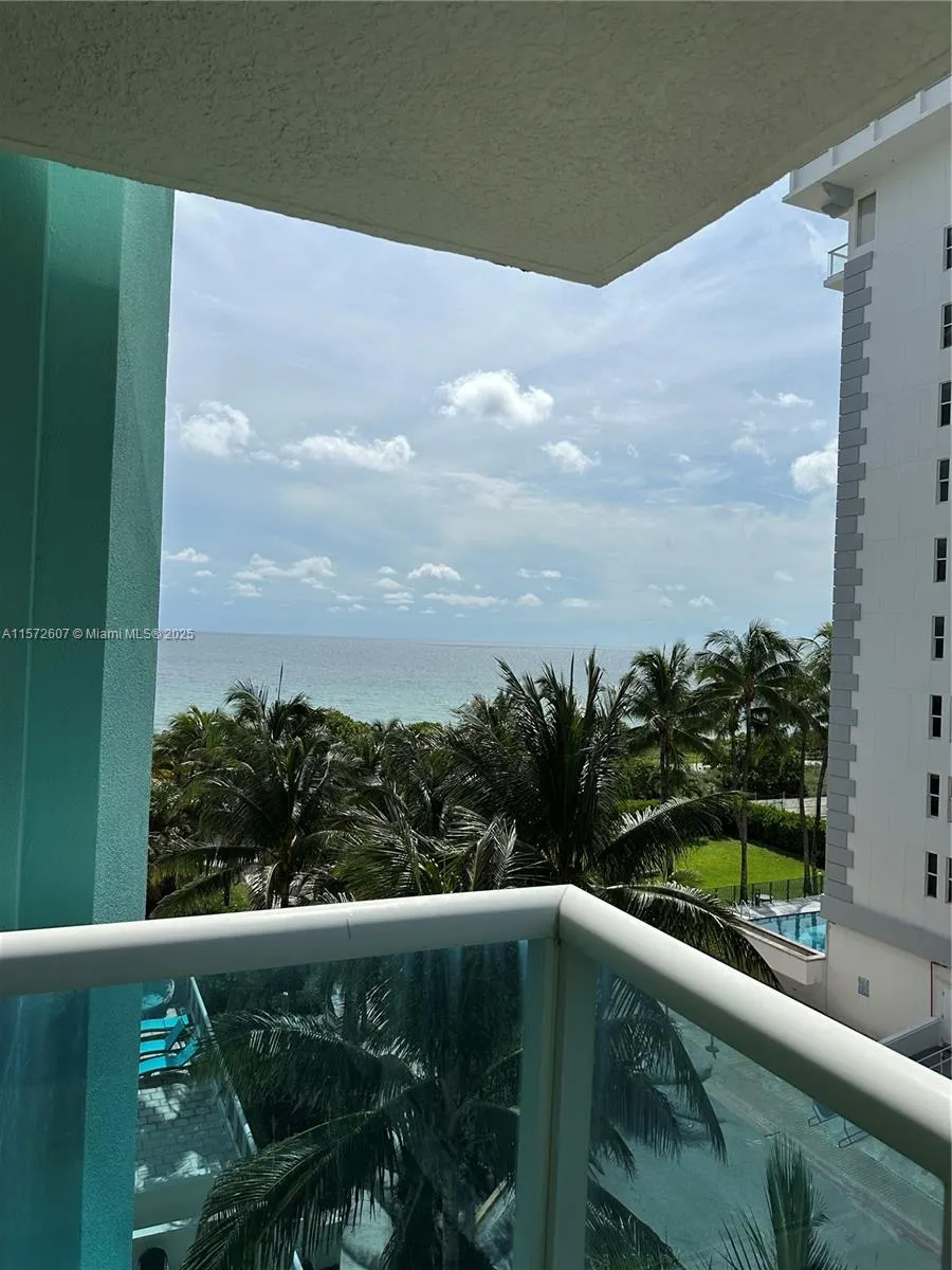 9201 Collins Ave #524
