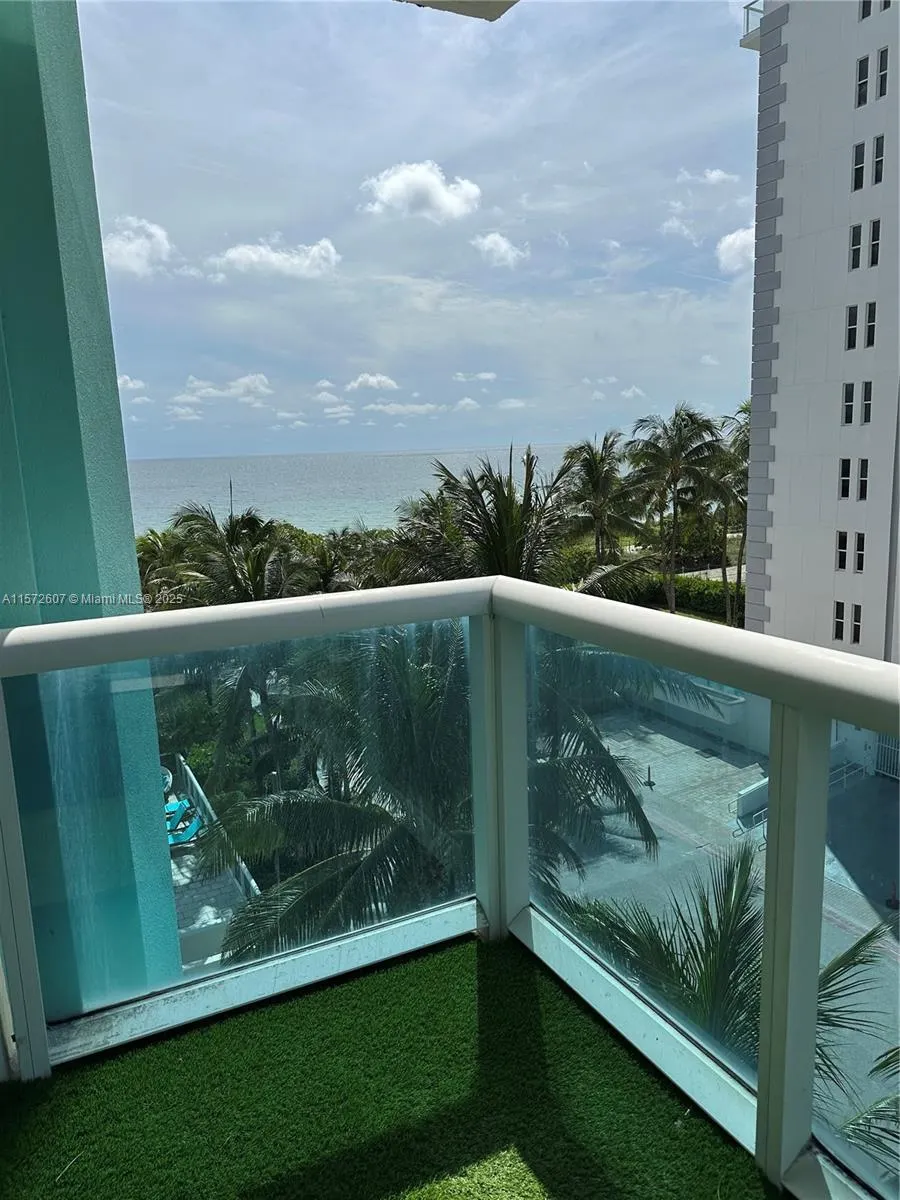 9201 Collins Ave #524