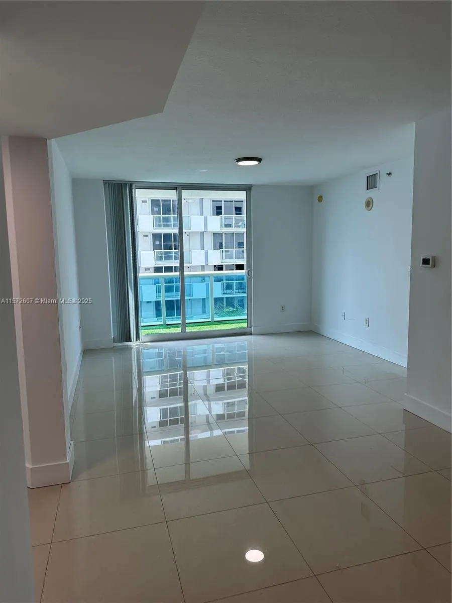 9201 Collins Ave #524
