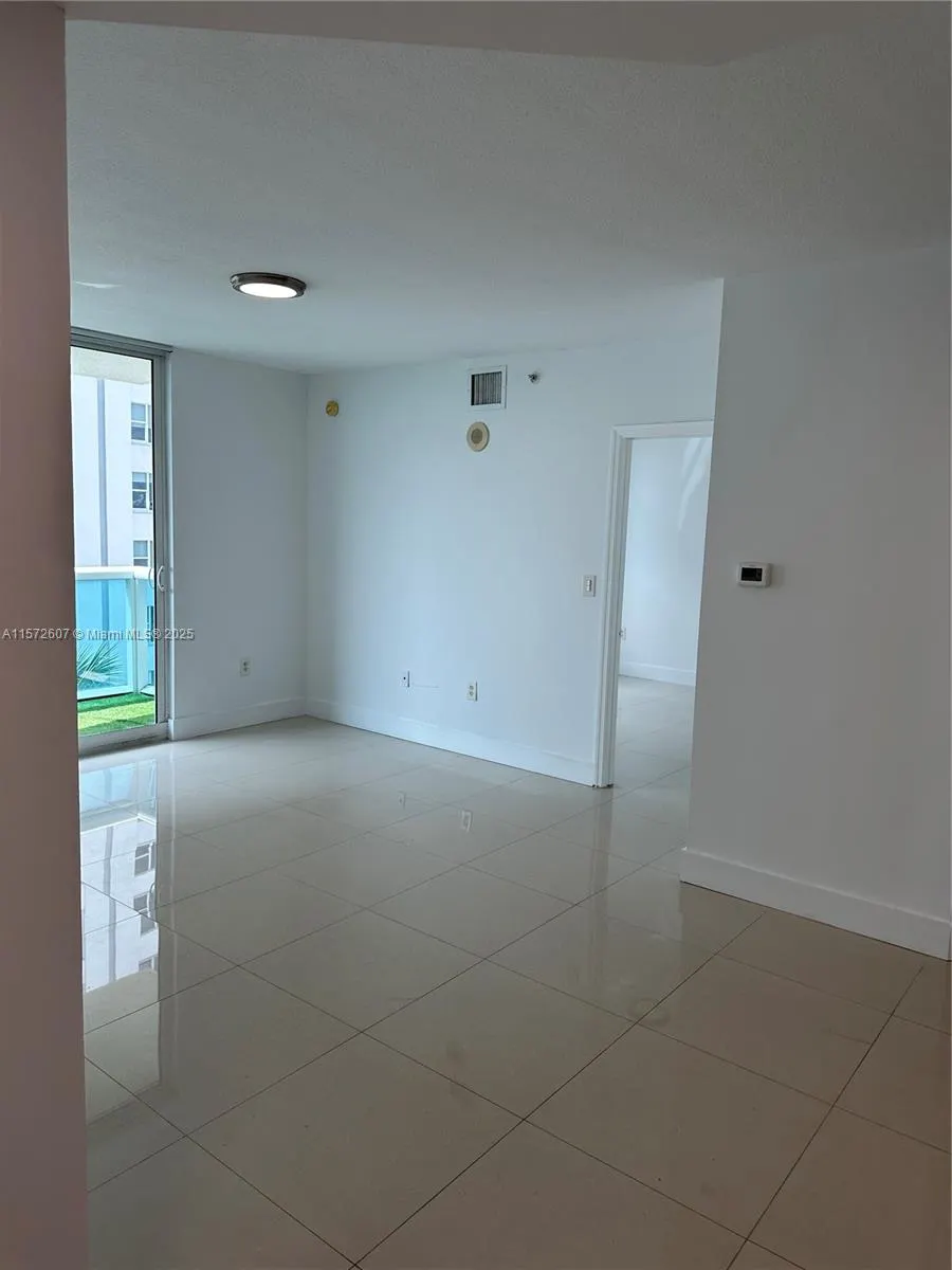 9201 Collins Ave #524