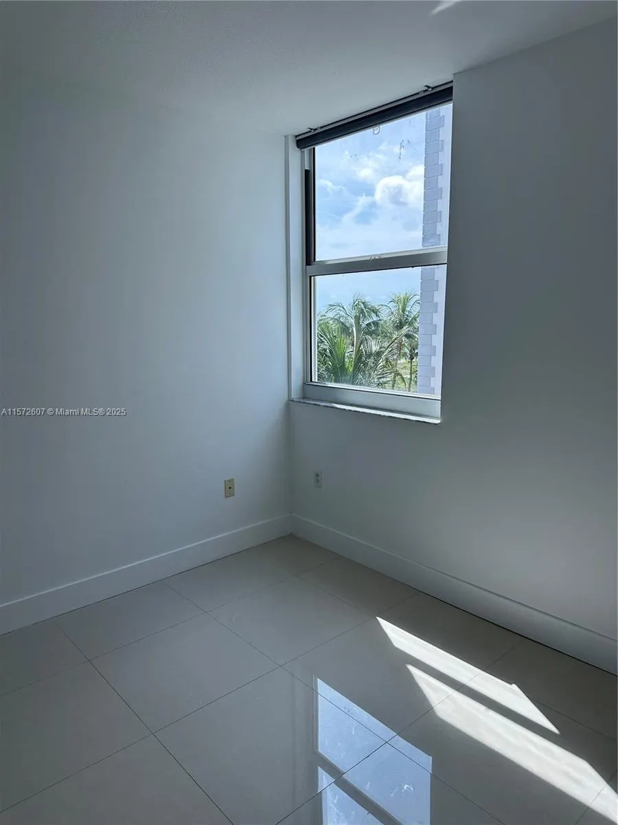 9201 Collins Ave #524