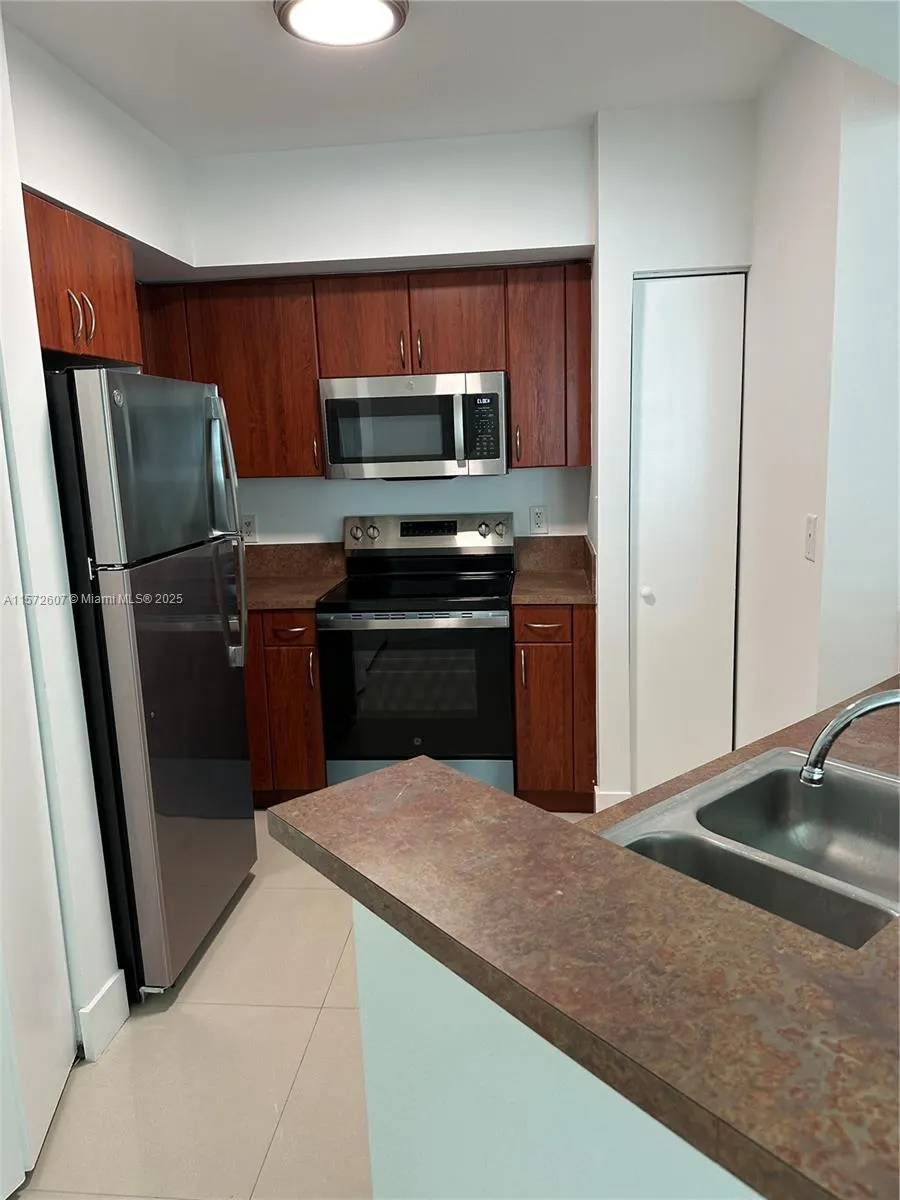 9201 Collins Ave #524