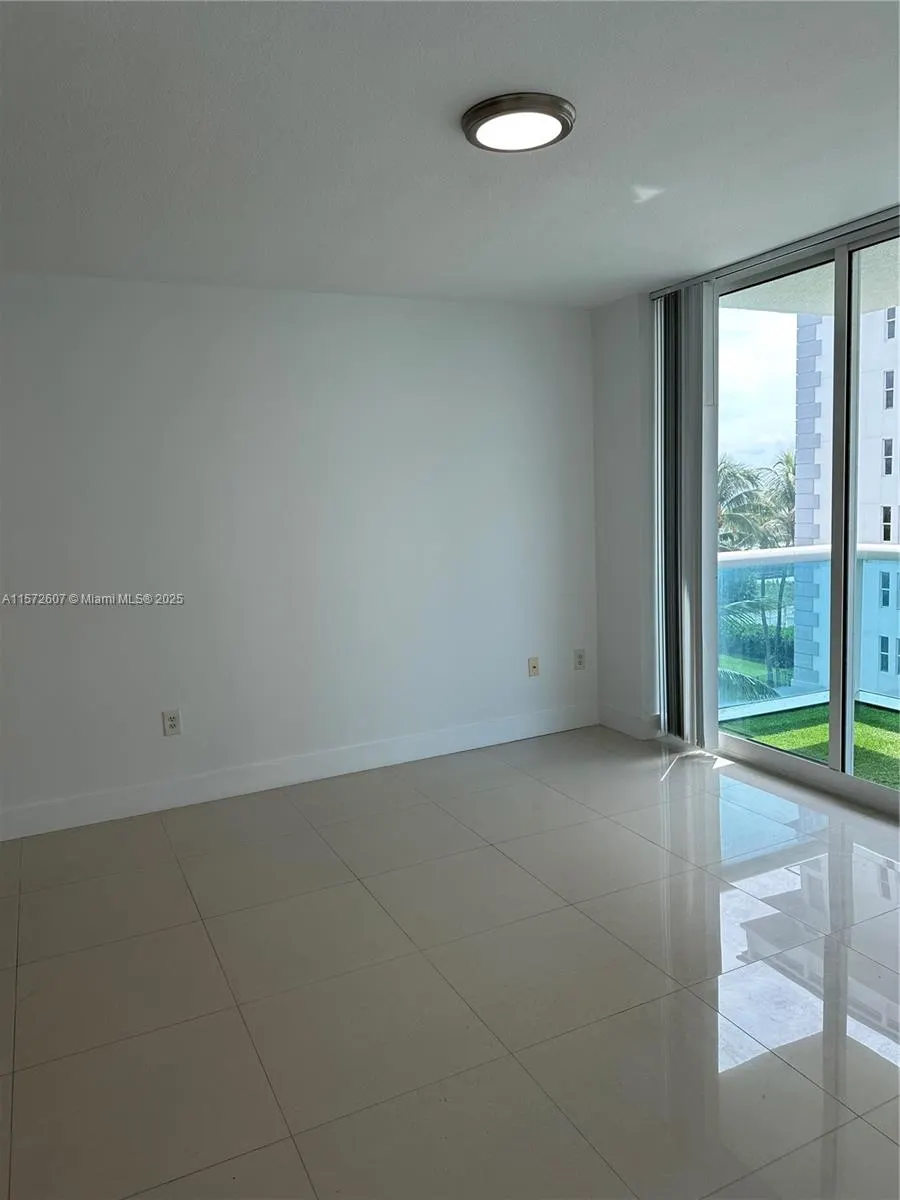 9201 Collins Ave #524