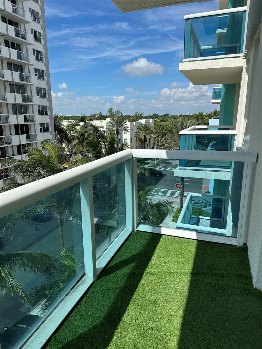 9201 Collins Ave #524