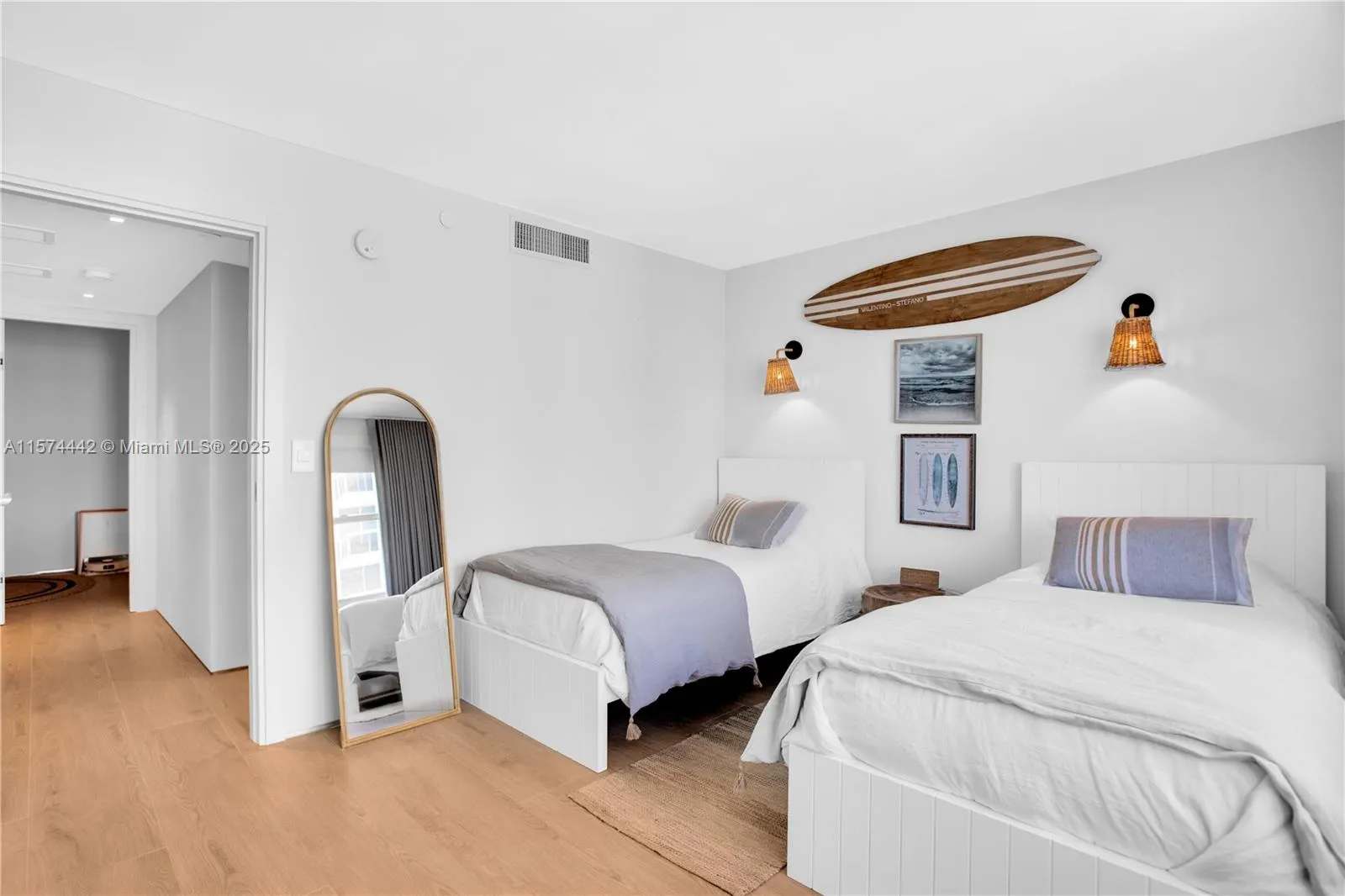 9195 Collins Ave, #903