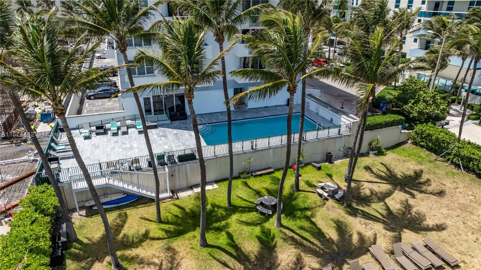 9195 Collins Ave, #903