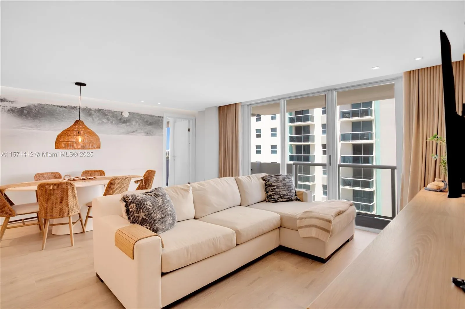 9195 Collins Ave, #903
