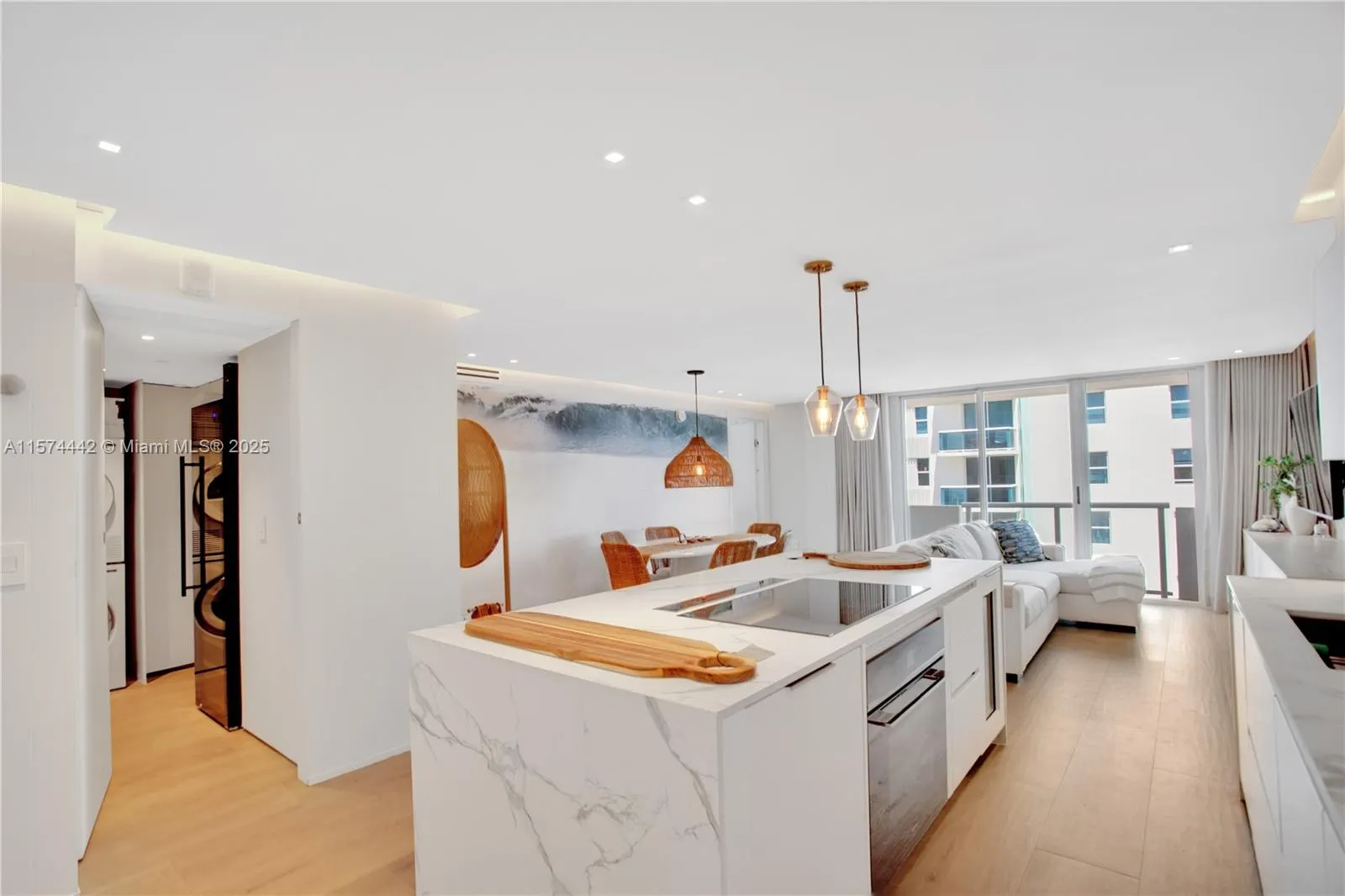 9195 Collins Ave, #903