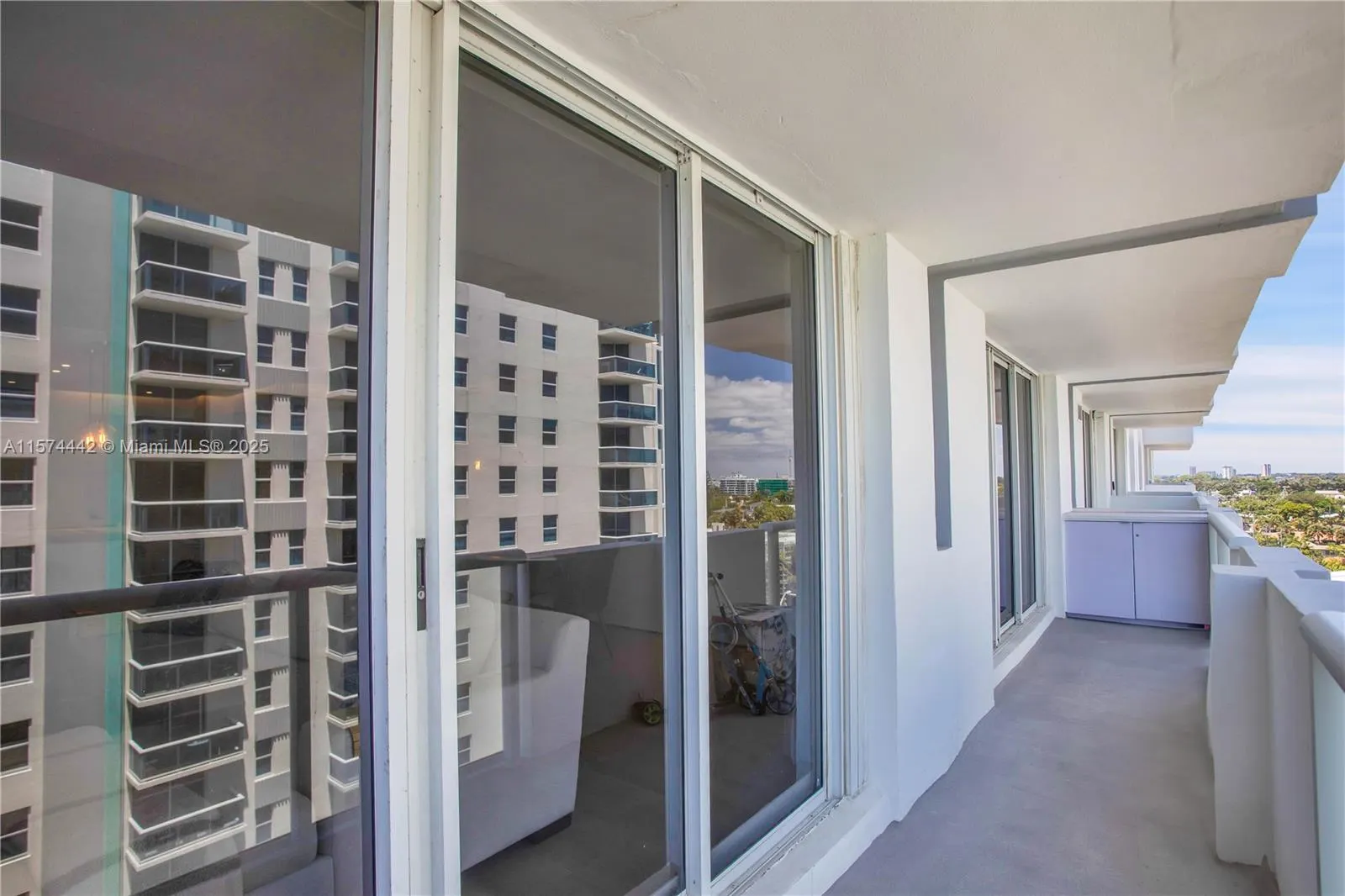 9195 Collins Ave, #903