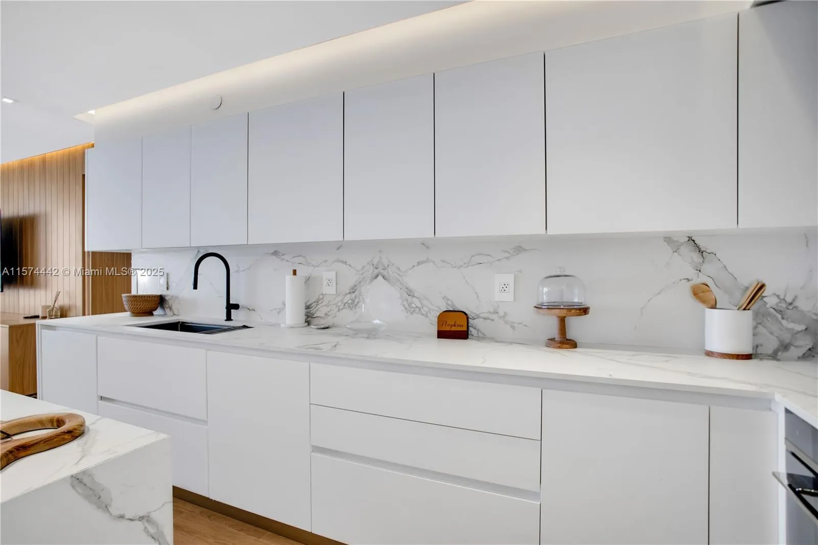 9195 Collins Ave, #903