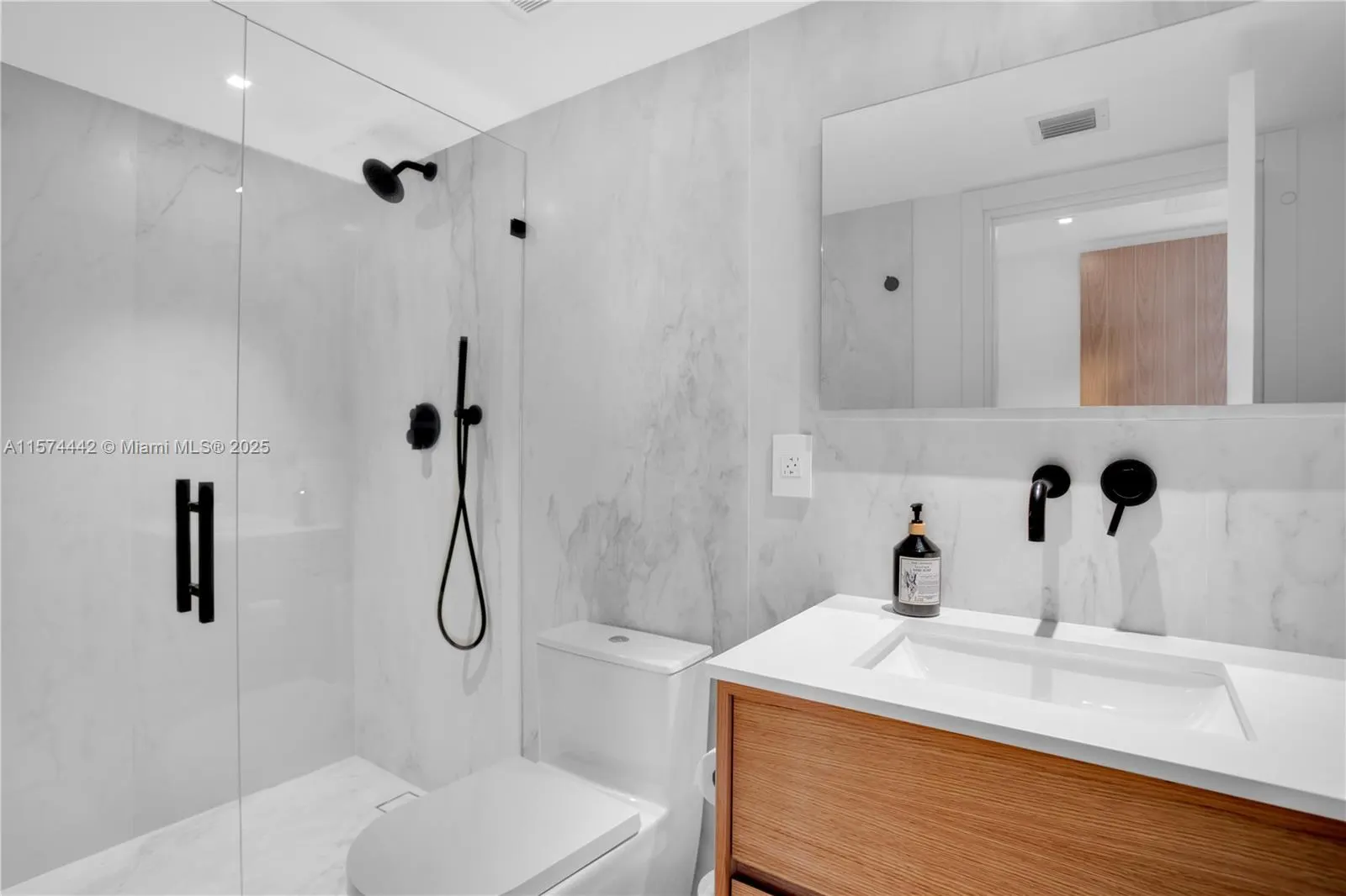 9195 Collins Ave, #903