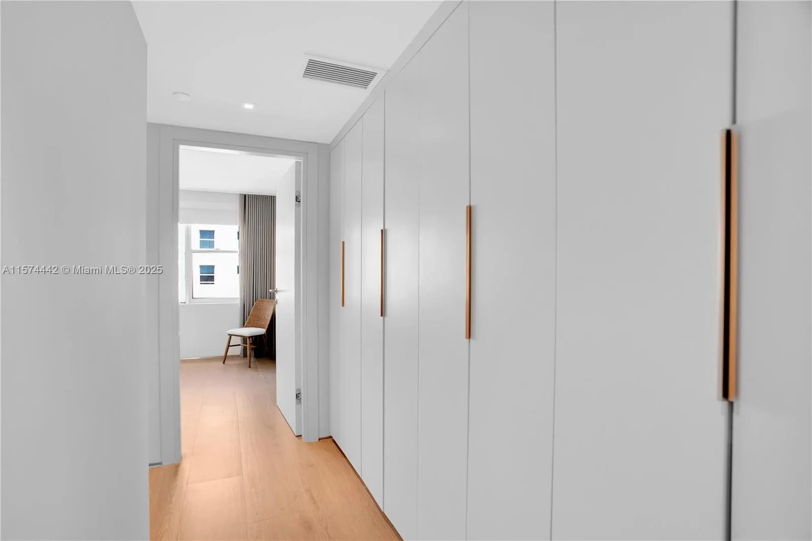9195 Collins Ave, #903