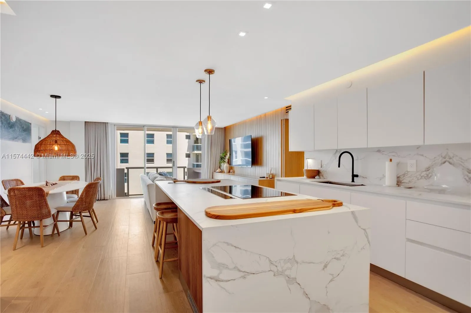 9195 Collins Ave, #903