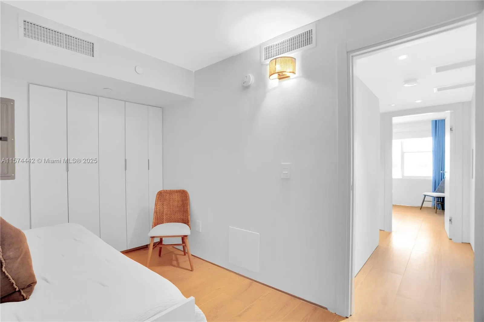 9195 Collins Ave, #903