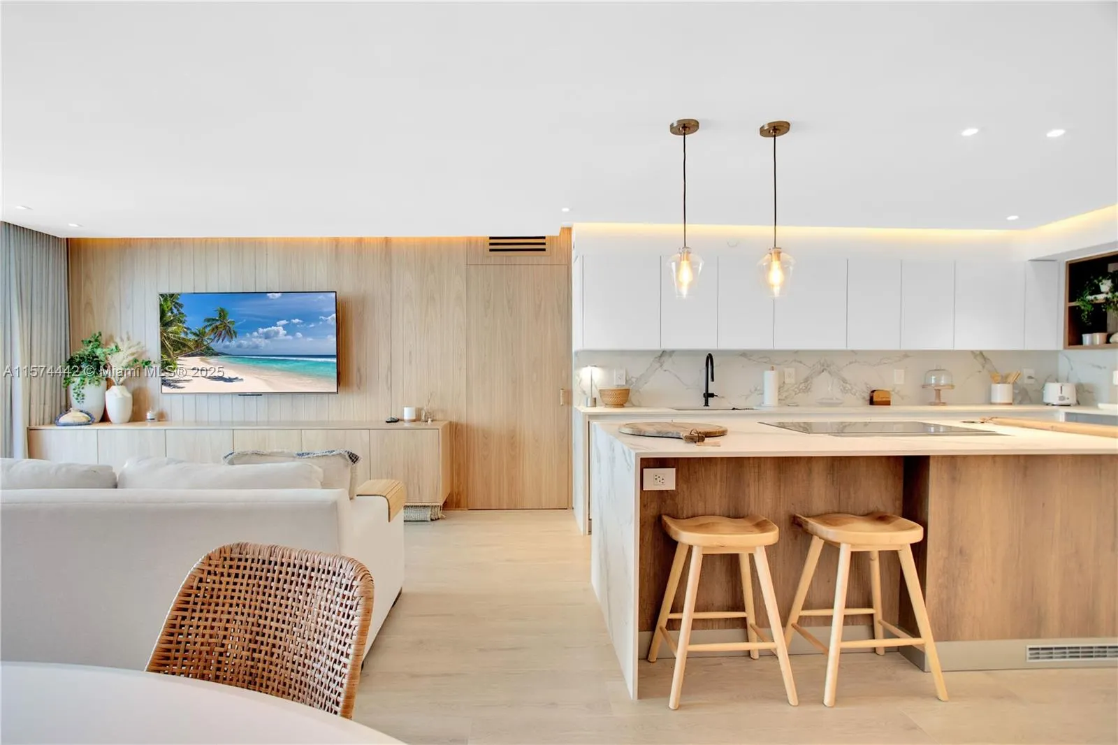 9195 Collins Ave, #903