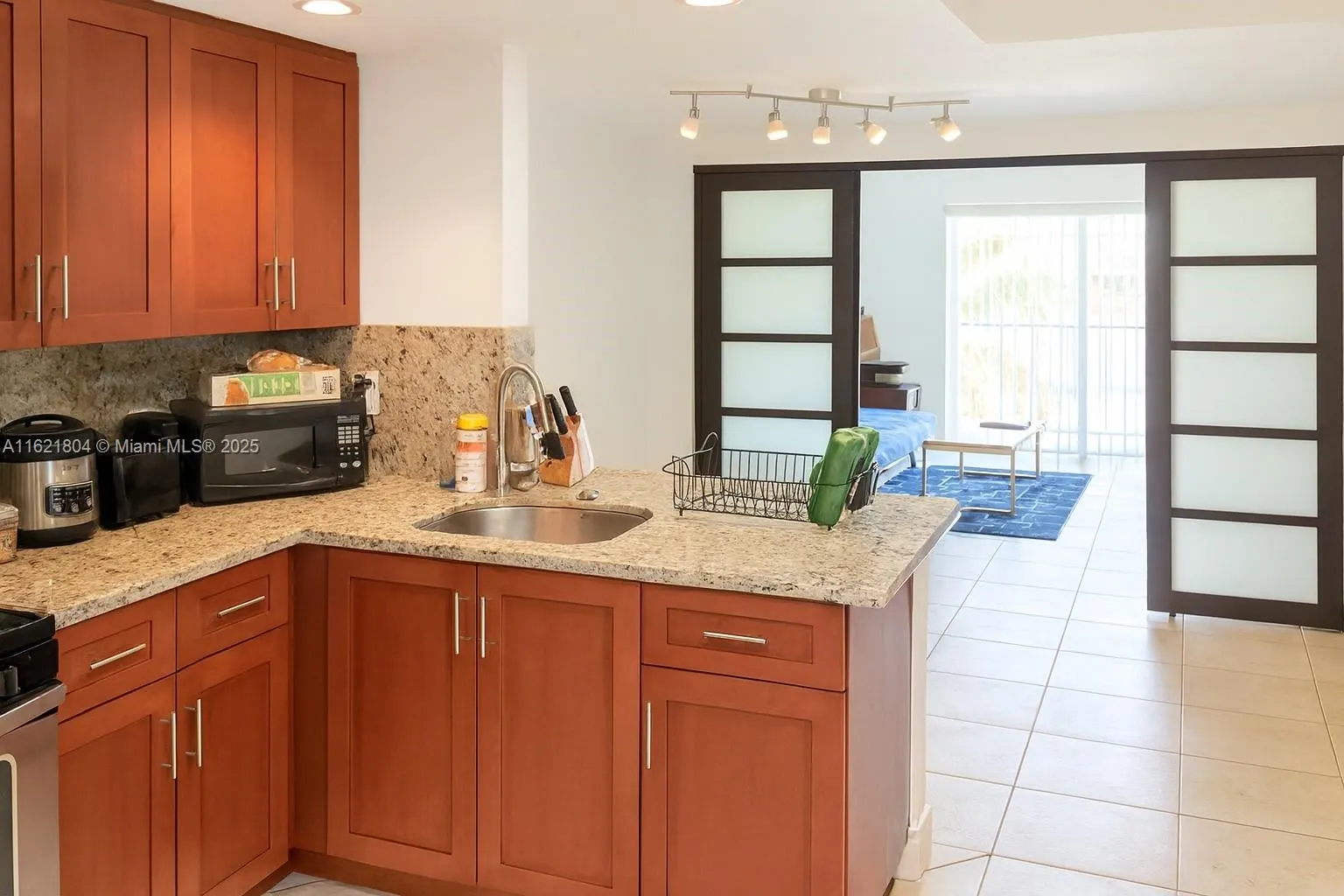 6707 N Kendall Dr, #115