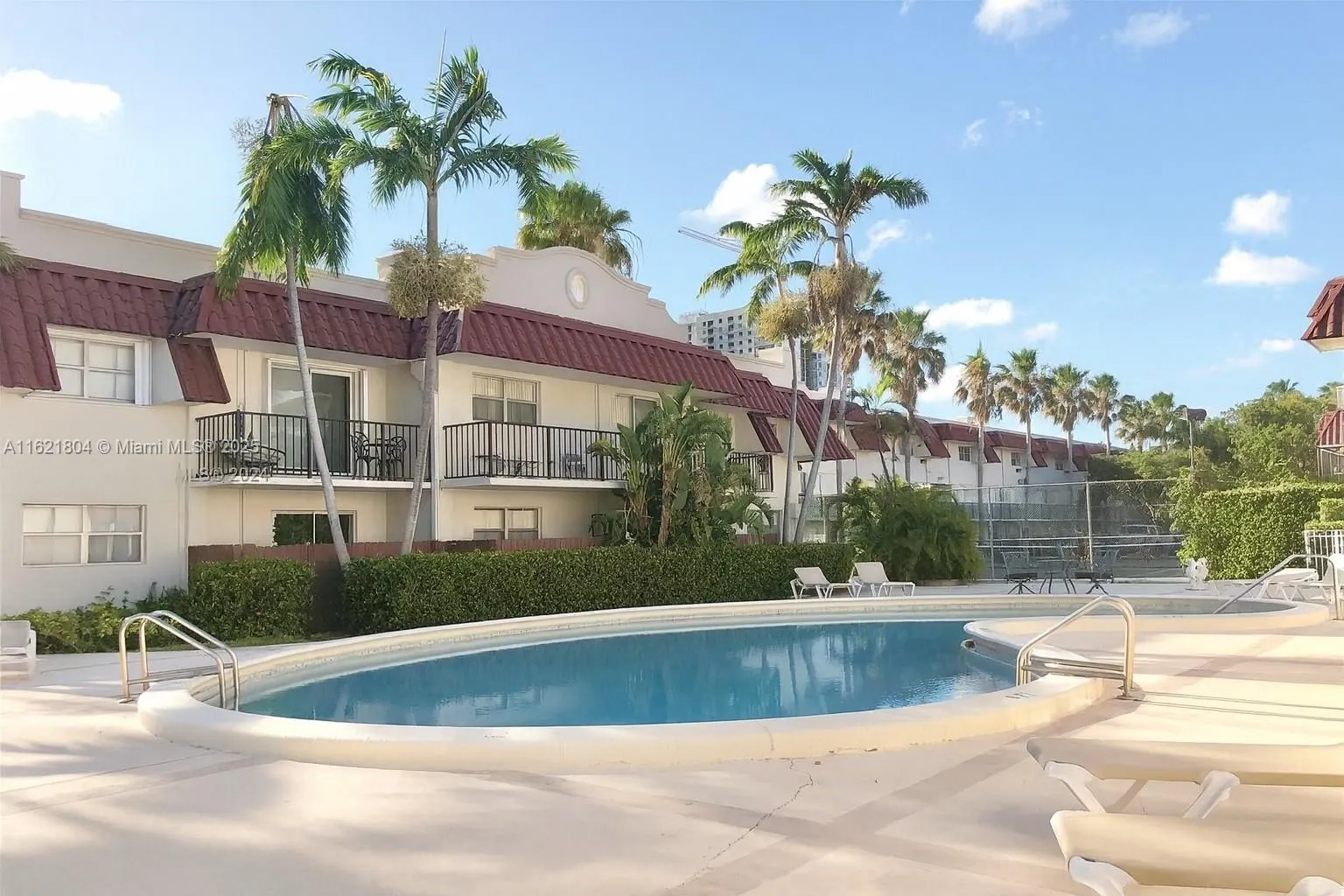 6707 N Kendall Dr, #115