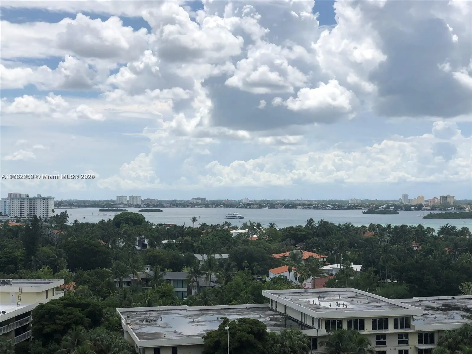 10275 Collins Ave, #929