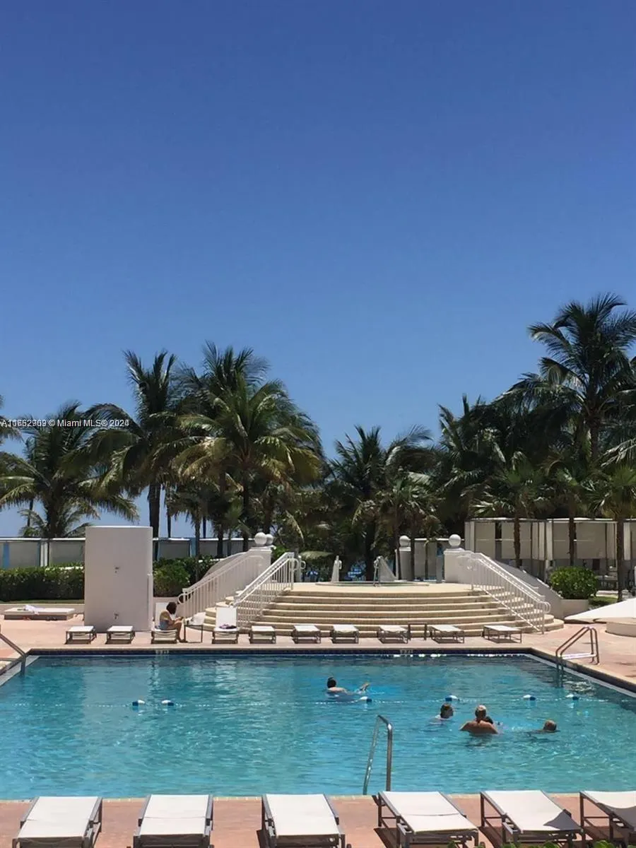 10275 Collins Ave, #929