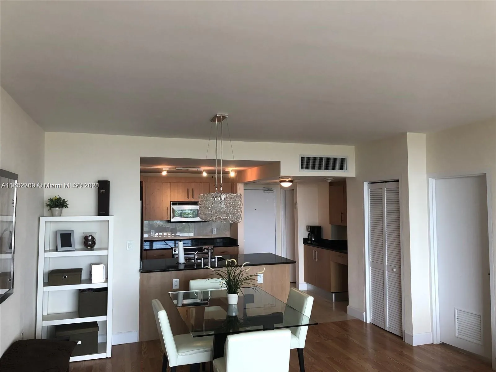 10275 Collins Ave, #929