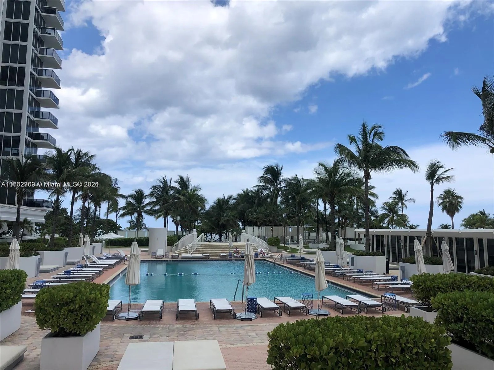 10275 Collins Ave, #929