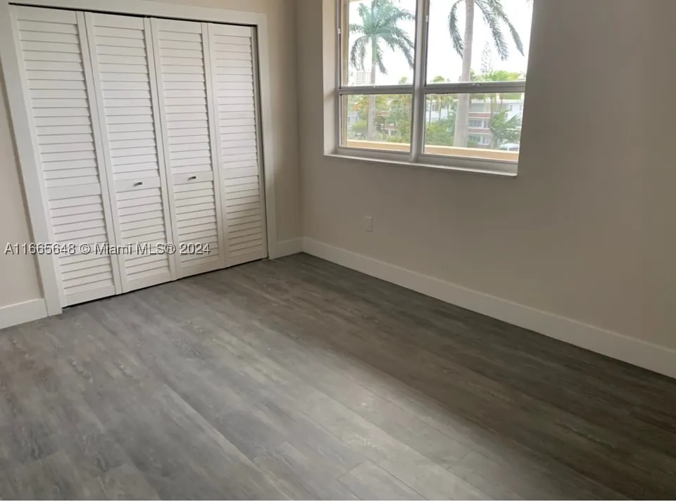 10185 Collins Ave #406
