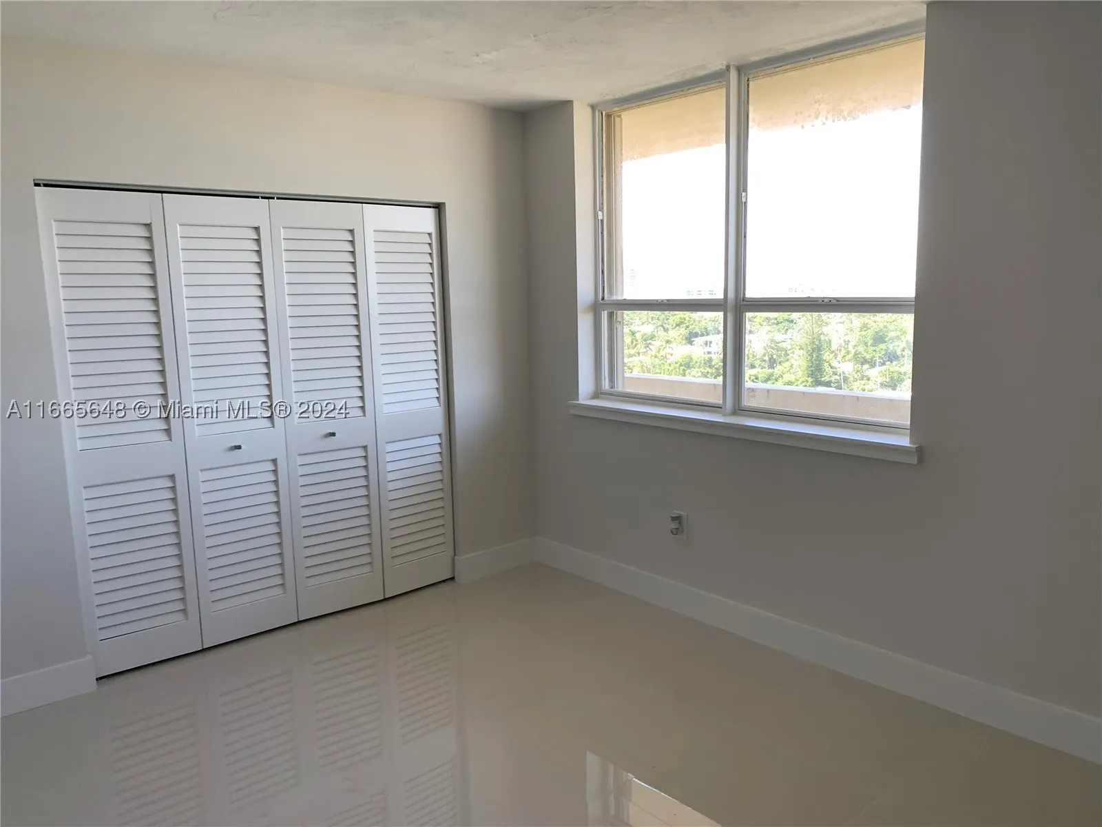 10185 Collins Ave #406