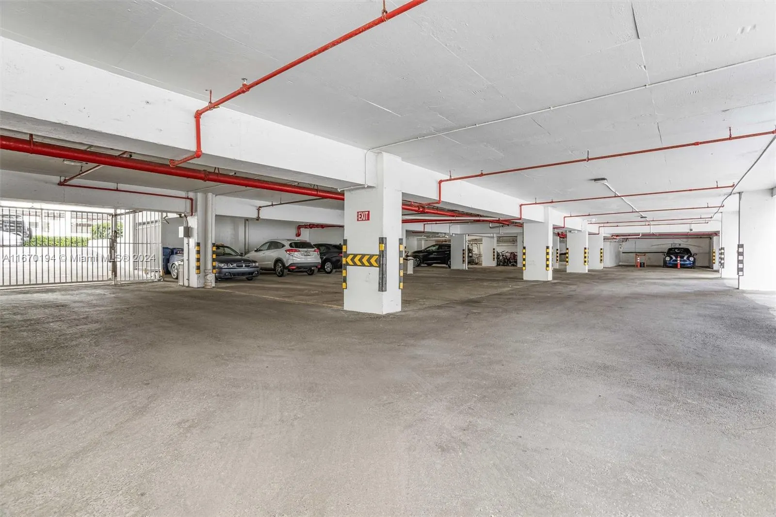 9195 Collins Ave, #1104