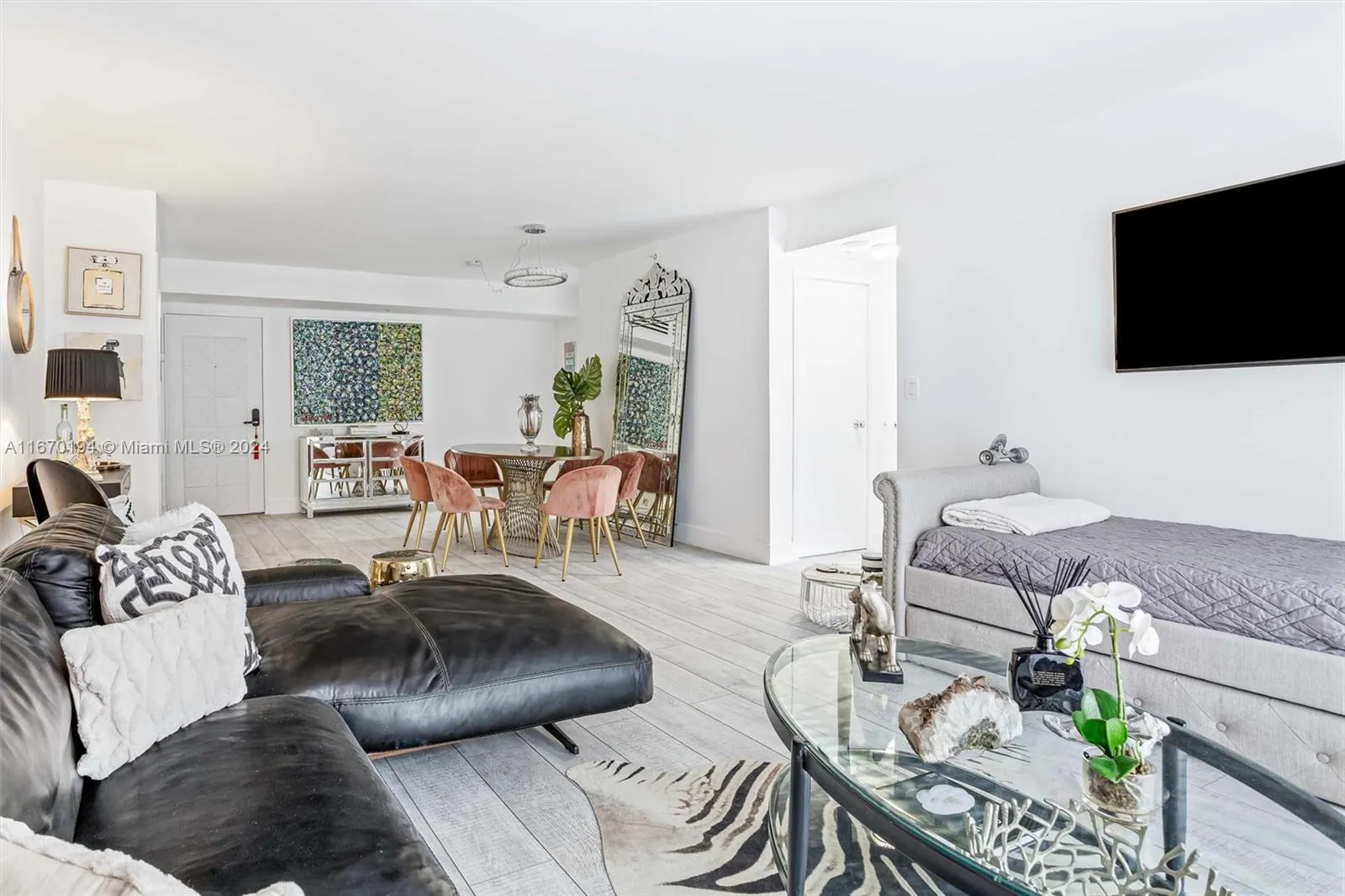 9195 Collins Ave, #1104