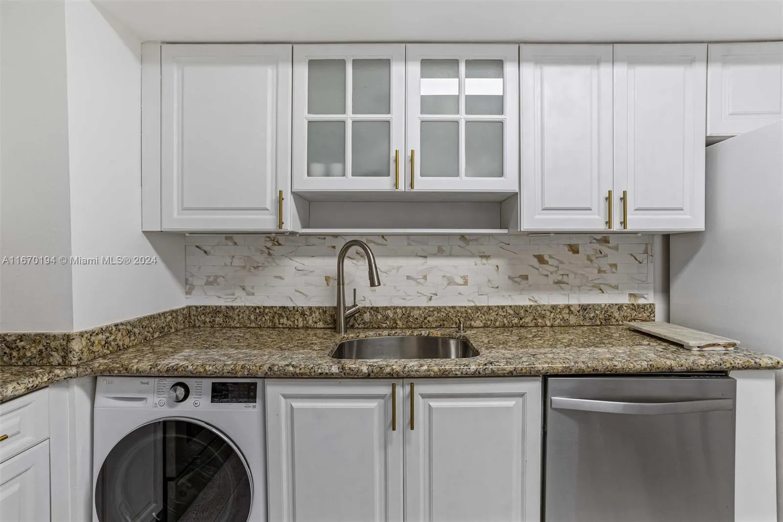 9195 Collins Ave, #1104