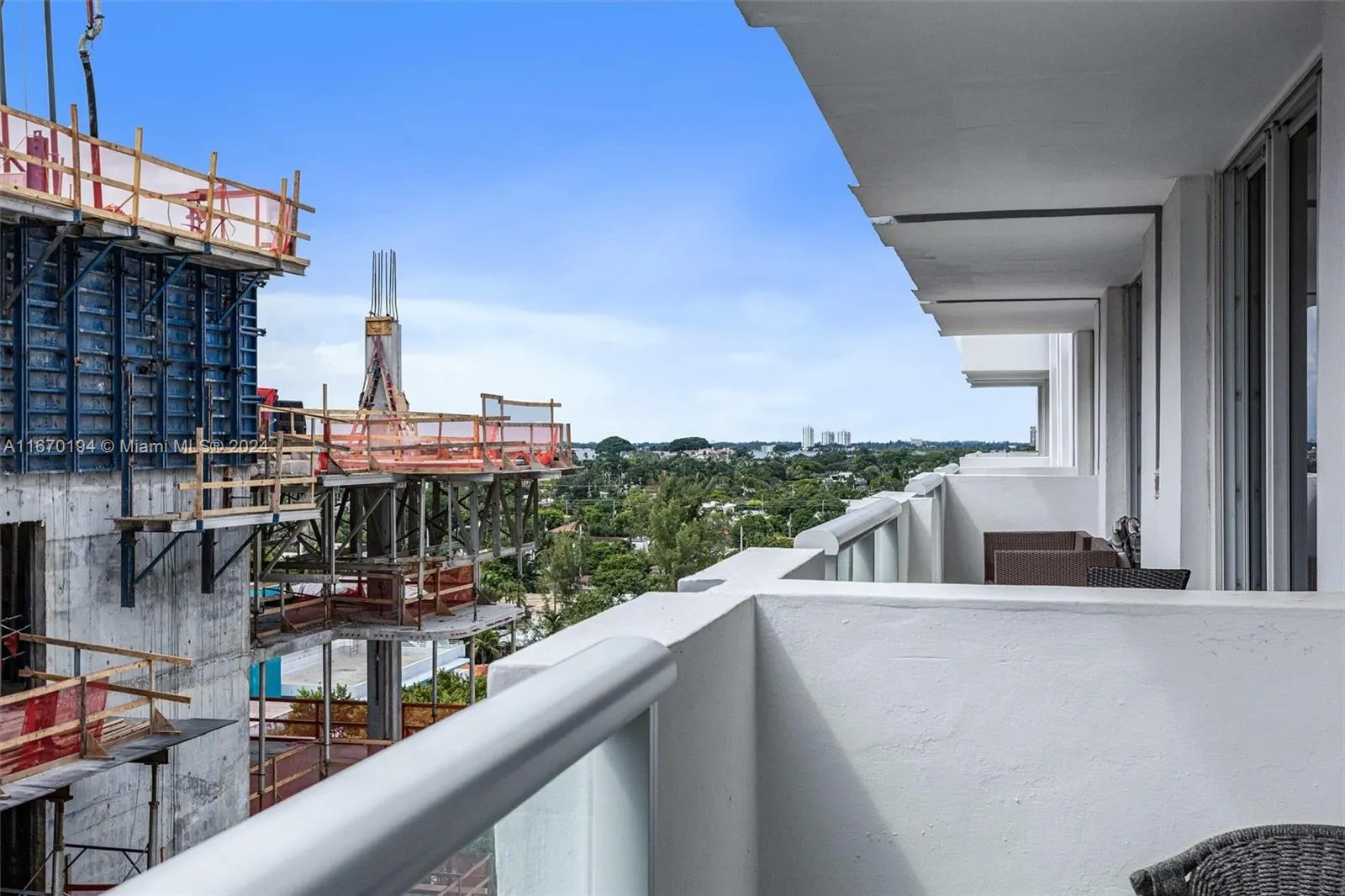 9195 Collins Ave, #1104