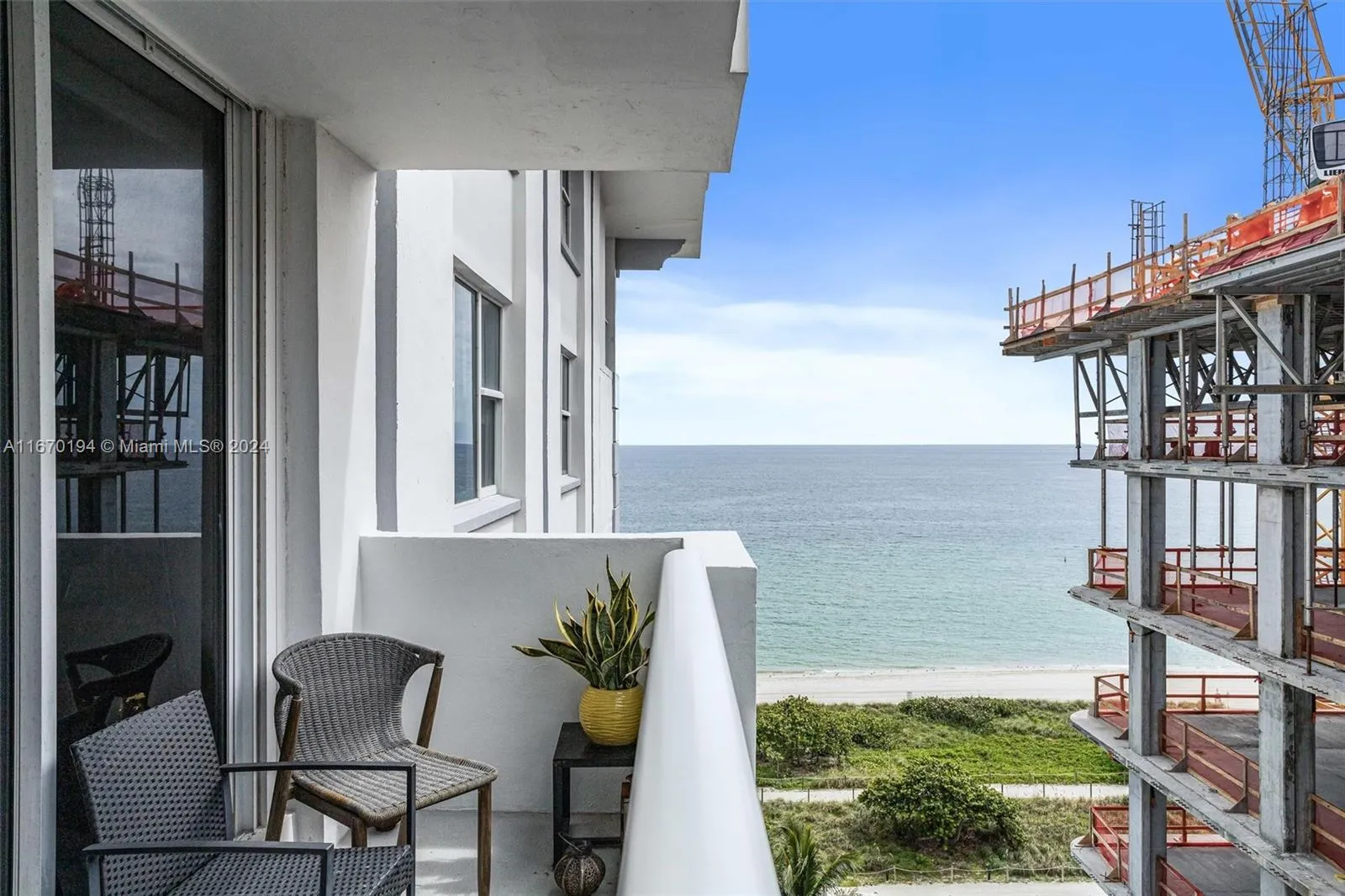 9195 Collins Ave, #1104