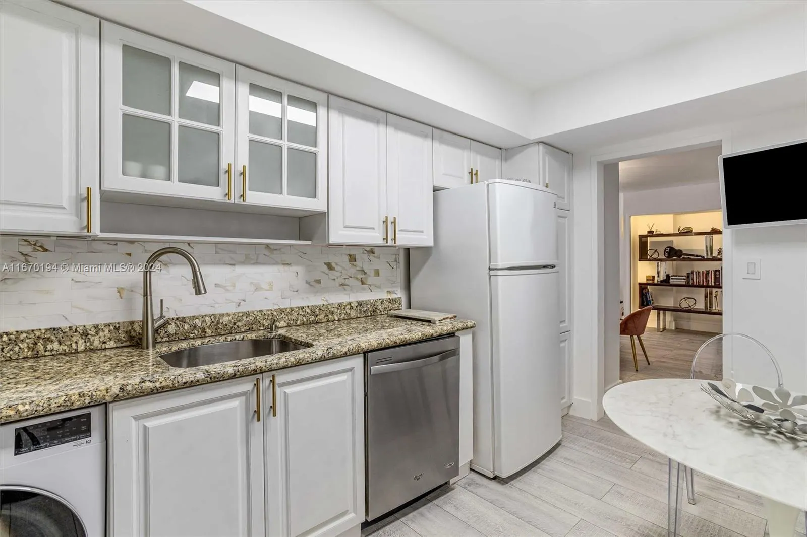 9195 Collins Ave, #1104