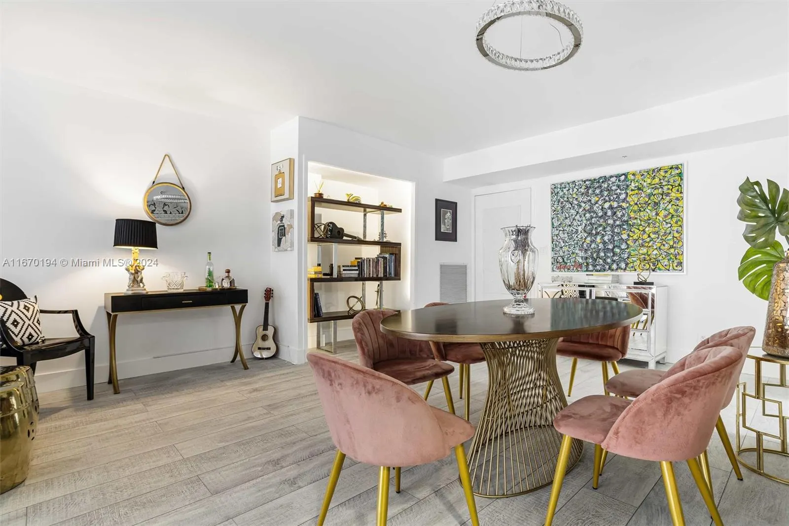 9195 Collins Ave, #1104