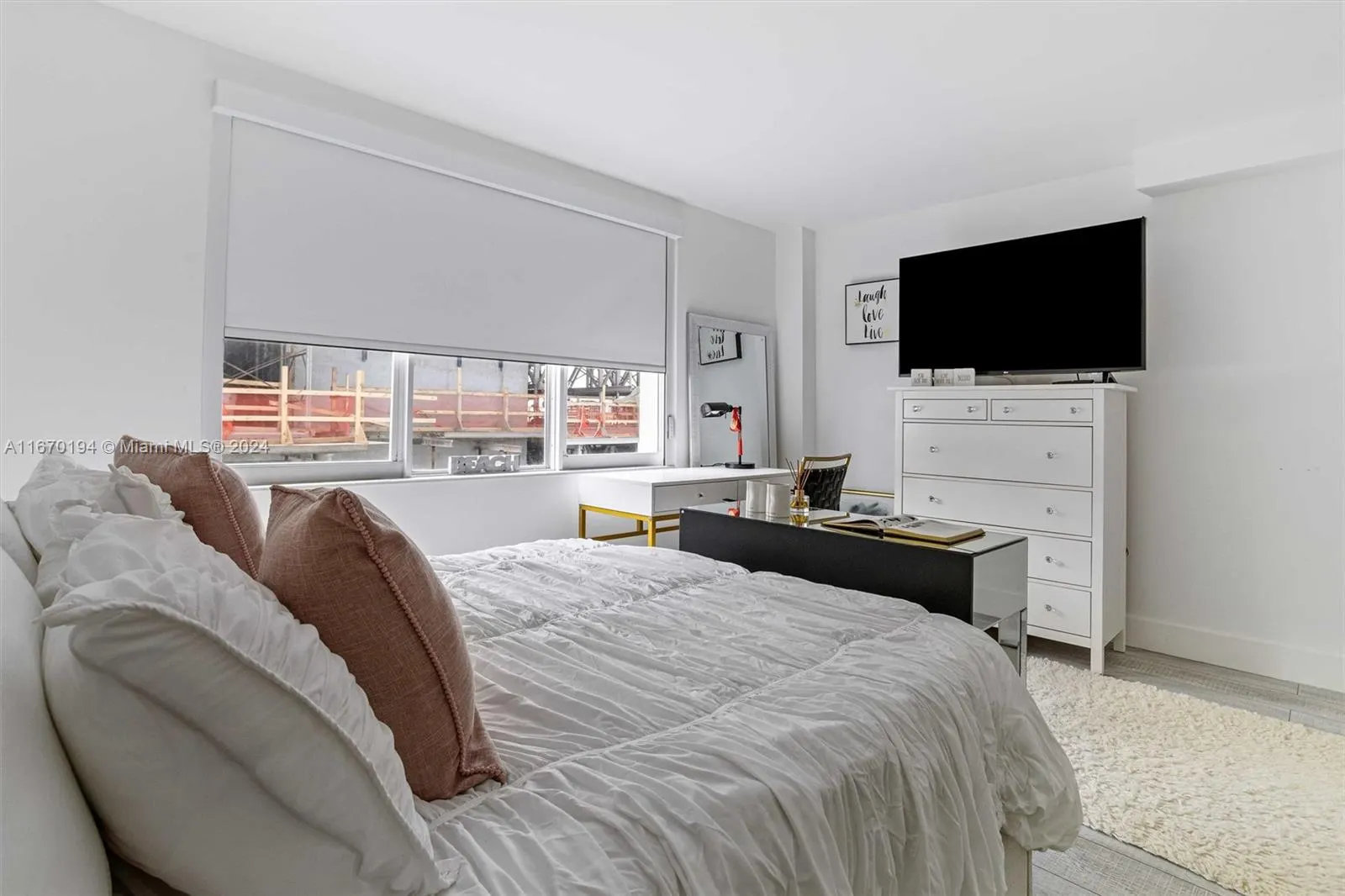 9195 Collins Ave, #1104