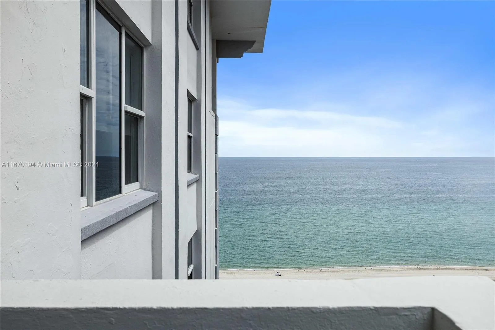 9195 Collins Ave, #1104
