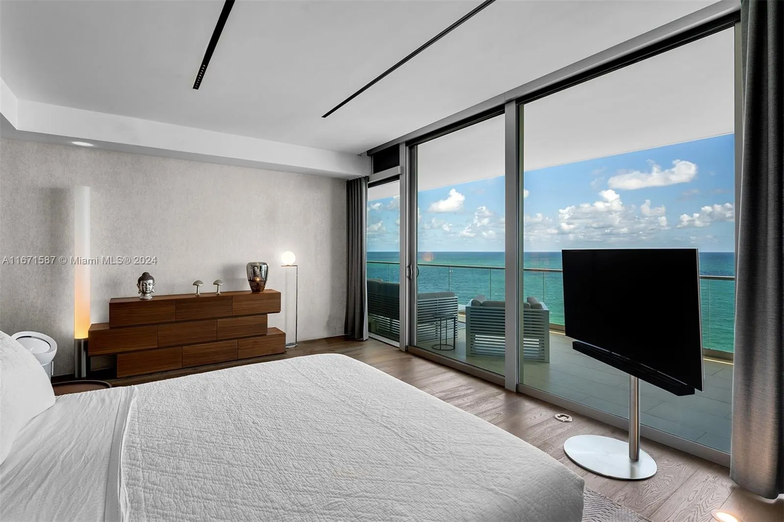 10203 Collins Ave, #1403