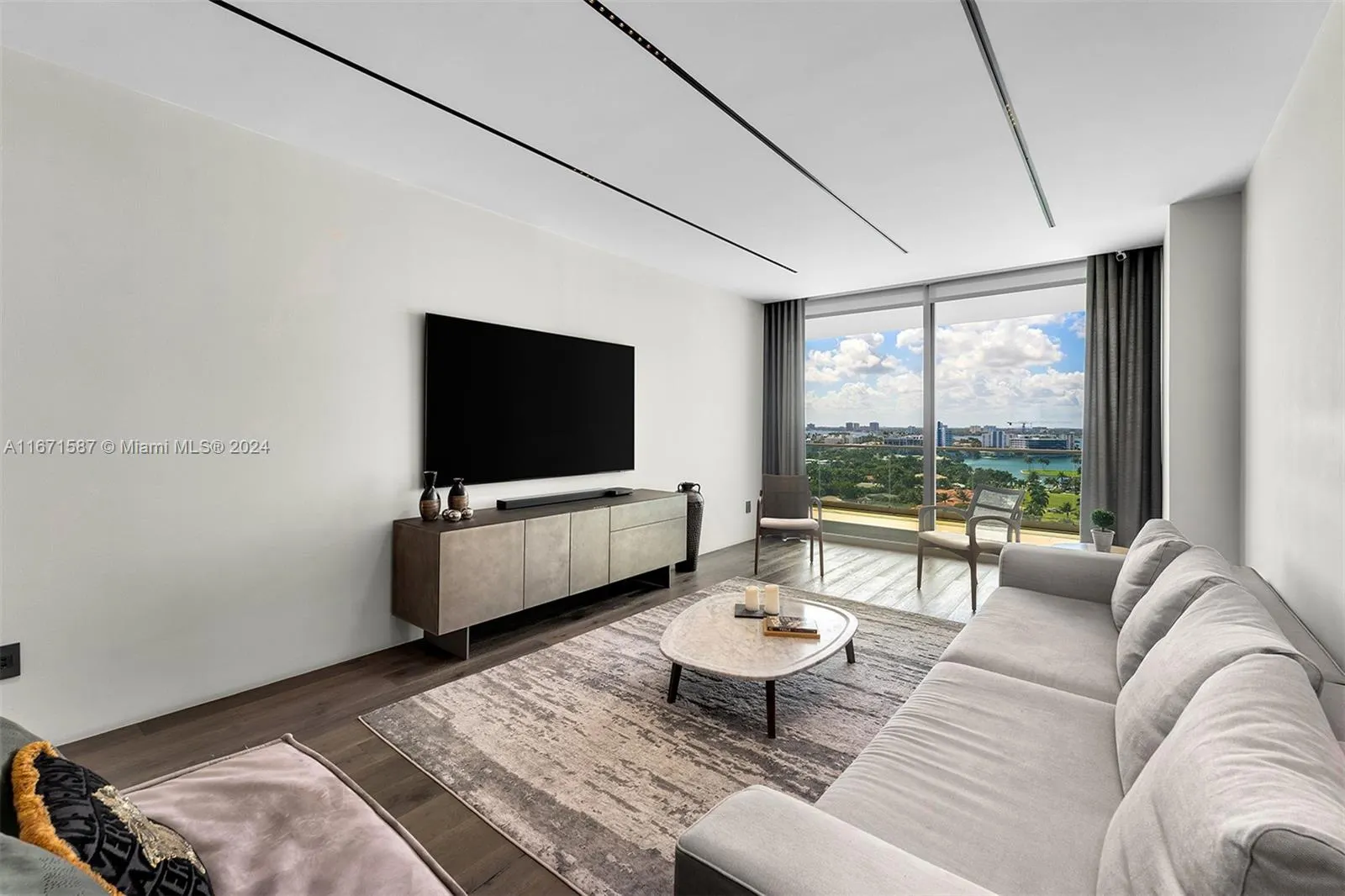 10203 Collins Ave, #1403