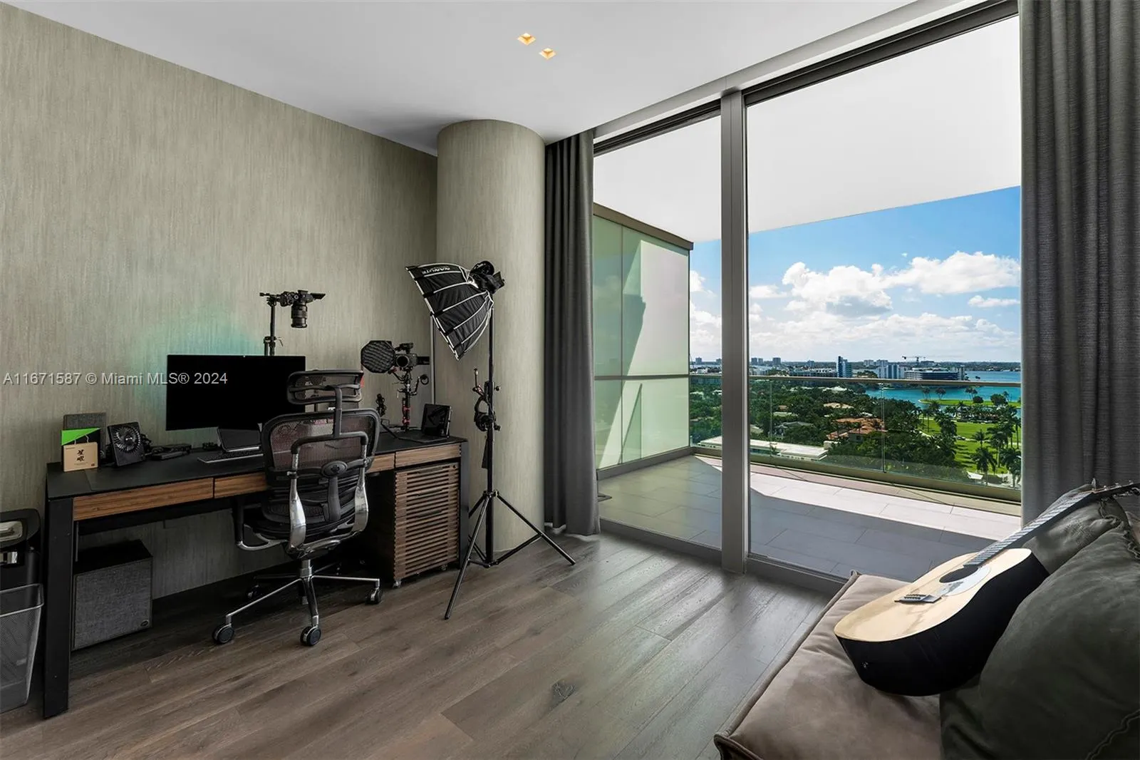10203 Collins Ave, #1403